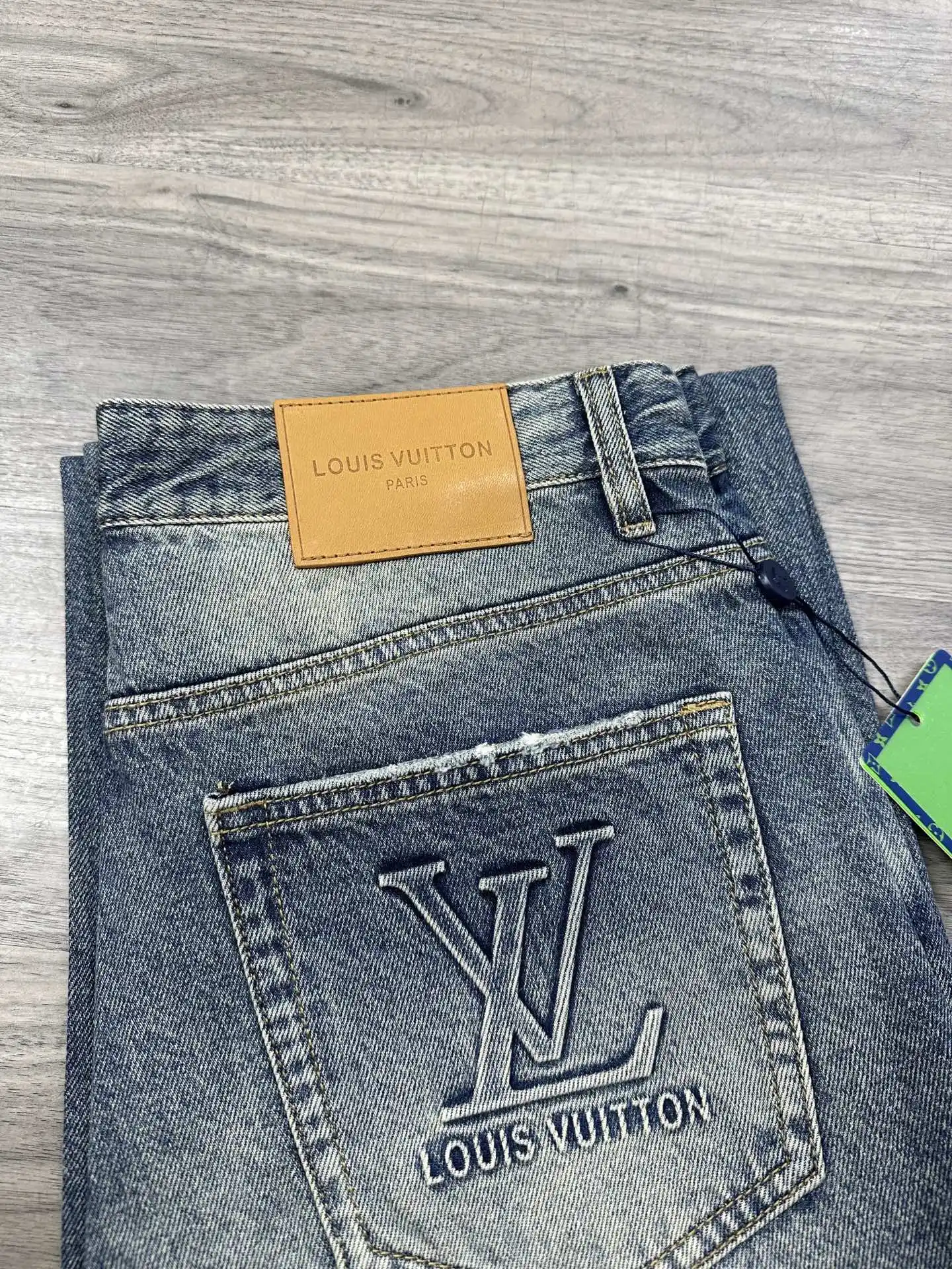 Logo-Embroidered Baggy Wide-Leg Jeans D17522580 — view 2