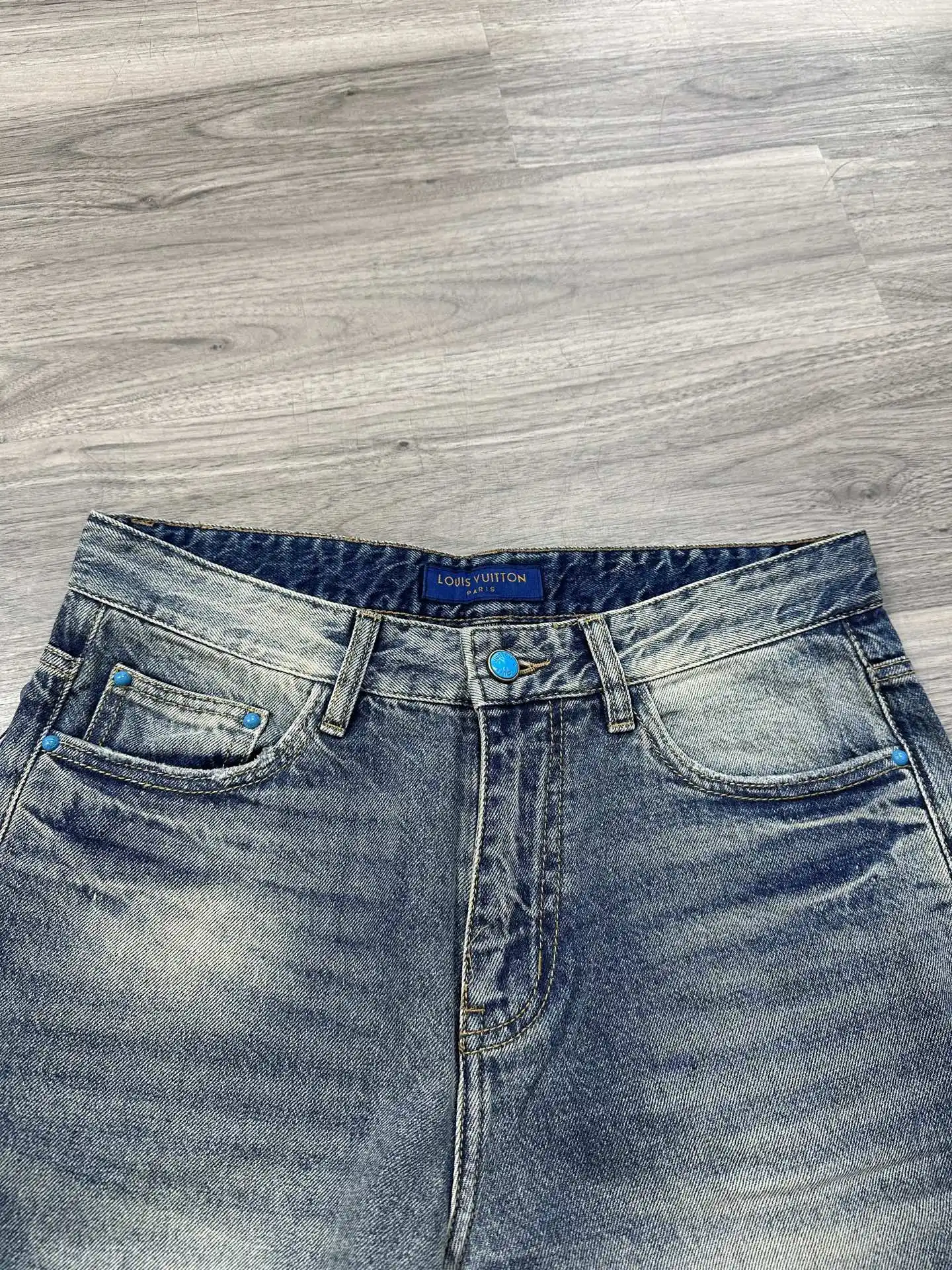 Logo-Embroidered Baggy Wide-Leg Jeans D17522580 — view 4