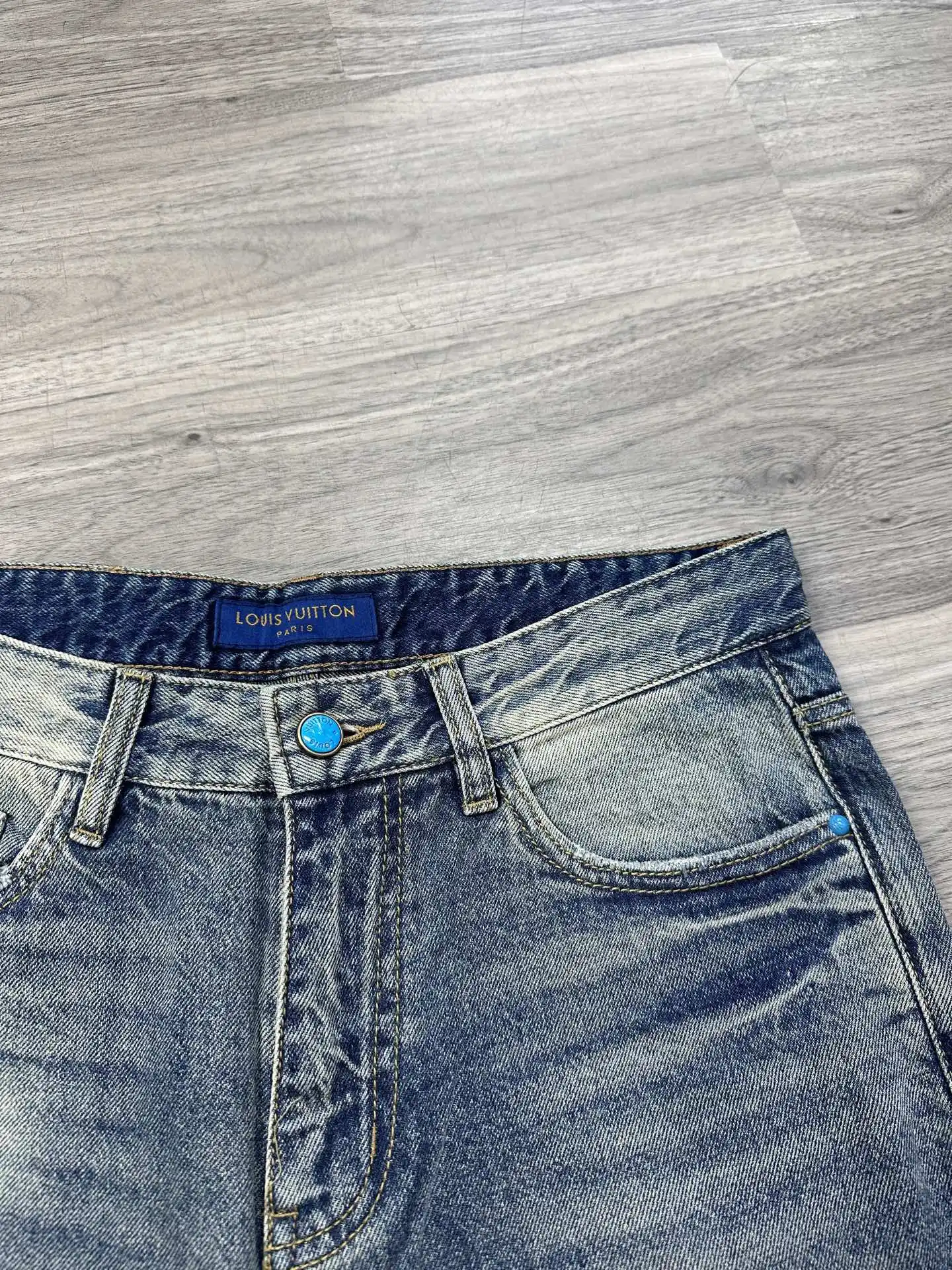 Logo-Embroidered Baggy Wide-Leg Jeans D17522580 — view 6