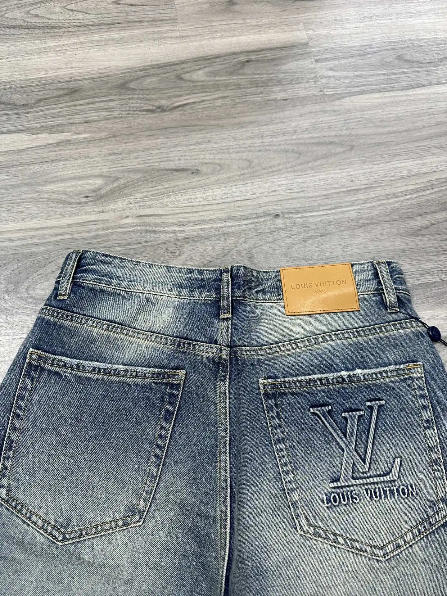 Logo-Embroidered Baggy Wide-Leg Jeans D17522580 — view 8