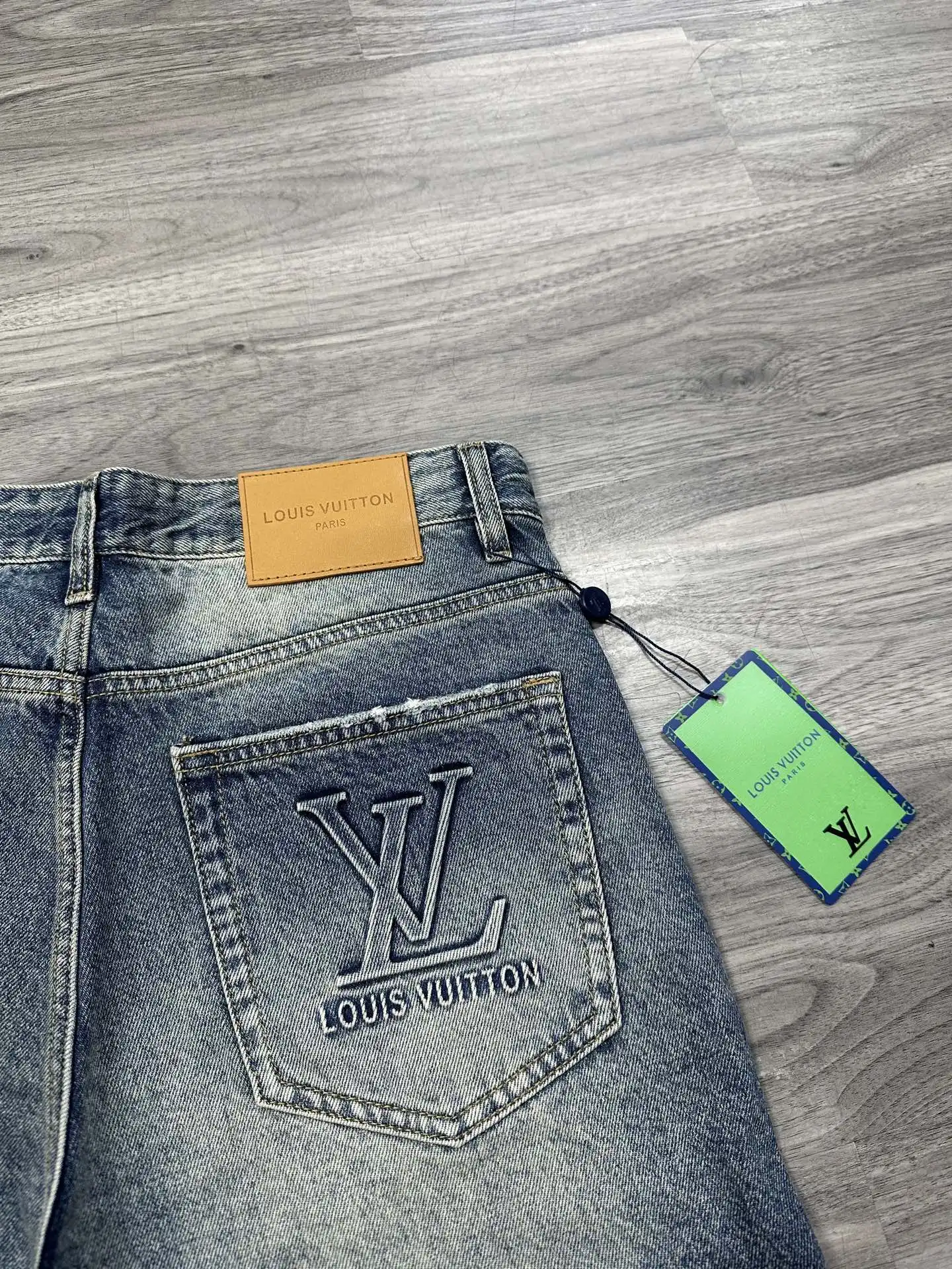 Logo-Embroidered Baggy Wide-Leg Jeans D17522580 — view 9