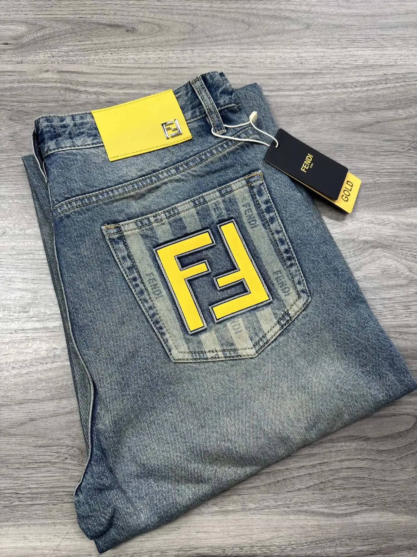 FF Logo Baggy Wide-Leg Jeans D17522578