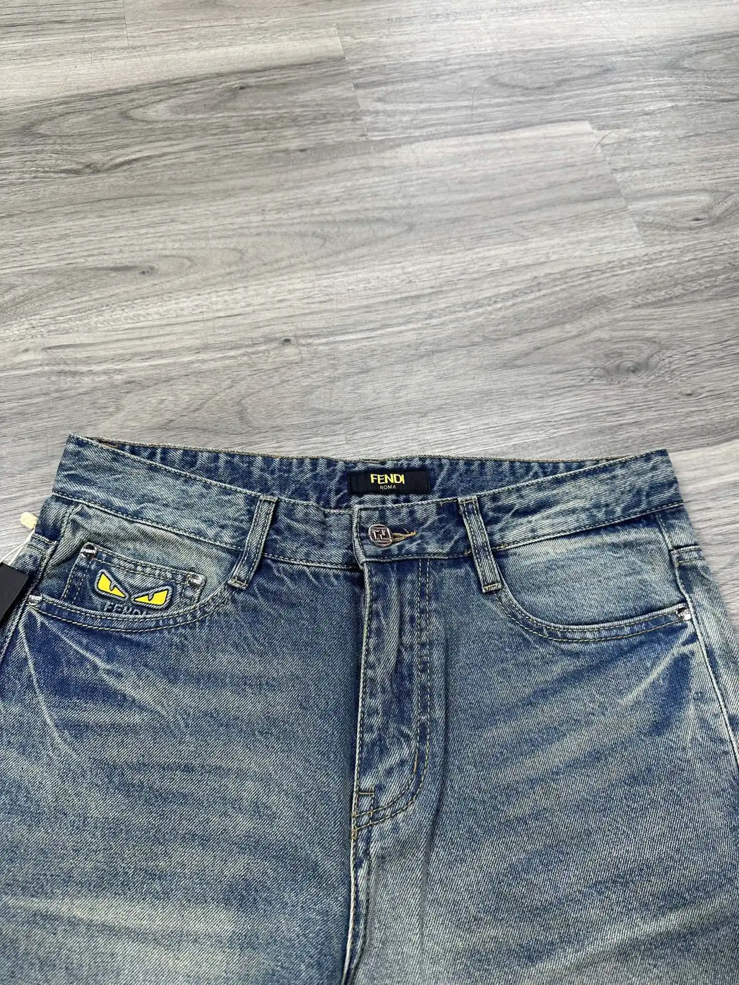 FF Logo Baggy Wide-Leg Jeans D17522578 — view 4