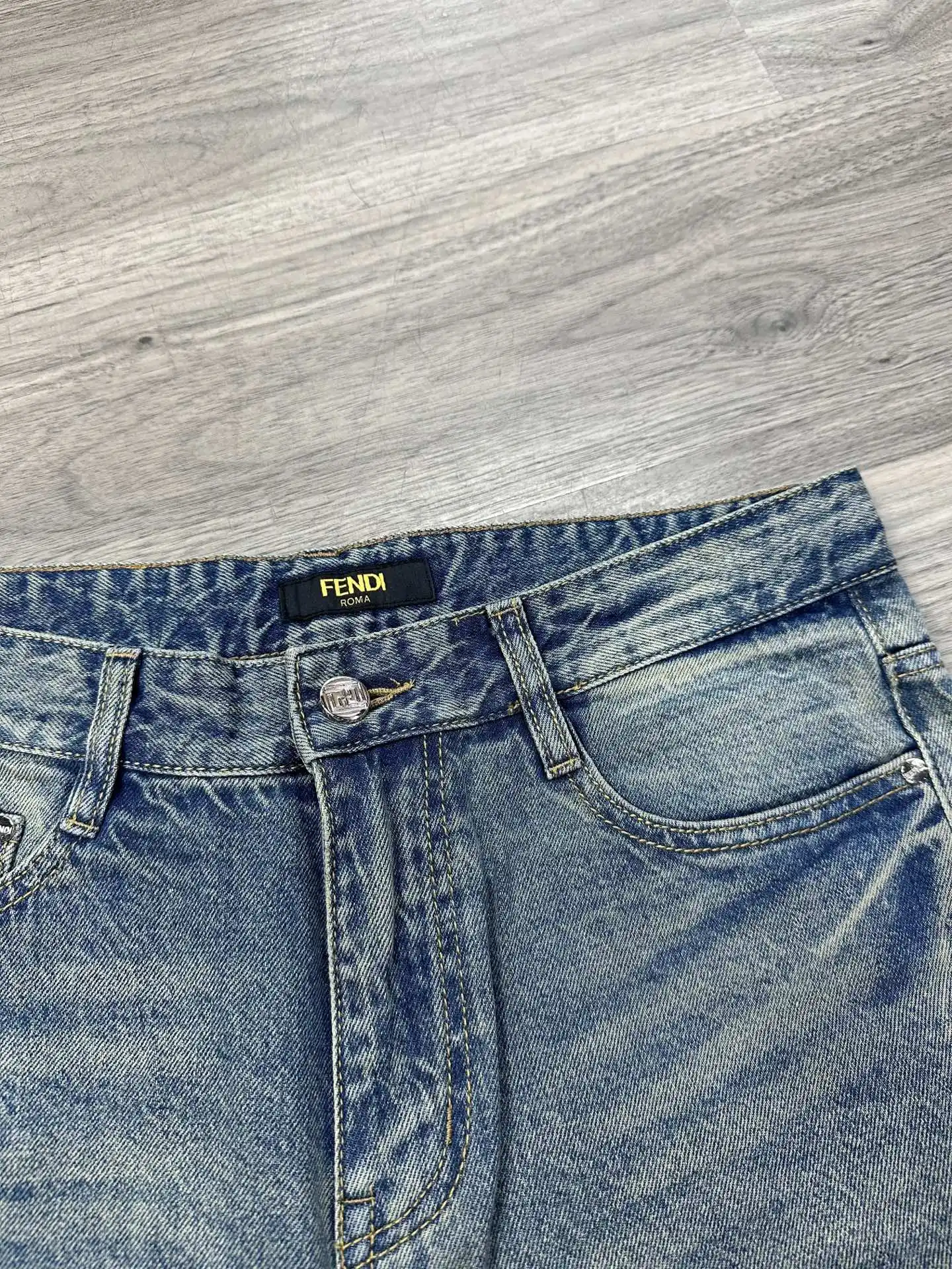 FF Logo Baggy Wide-Leg Jeans D17522578 — view 6
