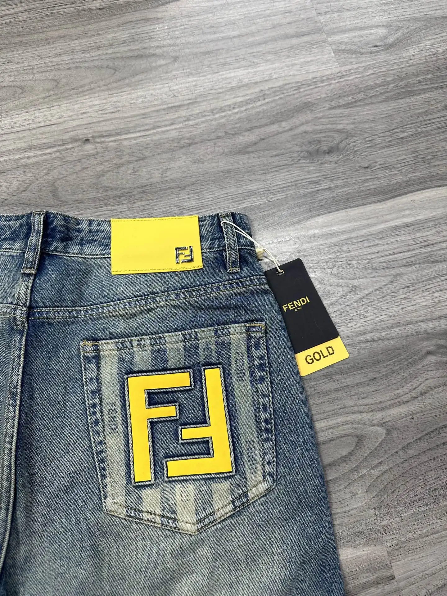 FF Logo Baggy Wide-Leg Jeans D17522578 — view 9
