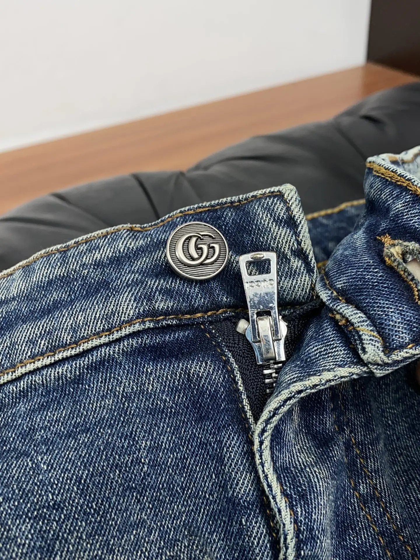 Slim-Fit Straight-Leg Logo Jeans D17522576 — view 4