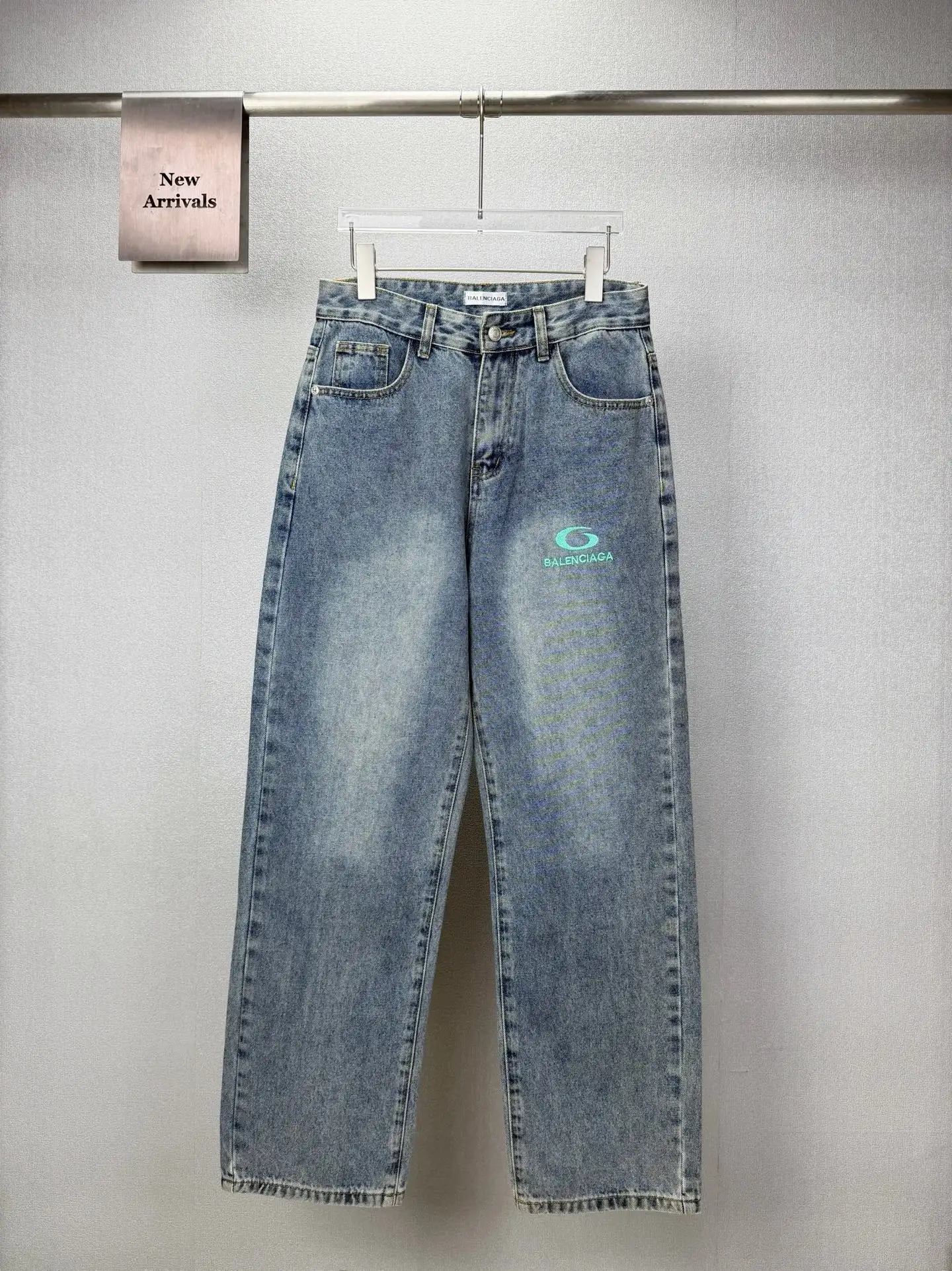 Logo-Print Wide-Leg Washed Jeans D18021879