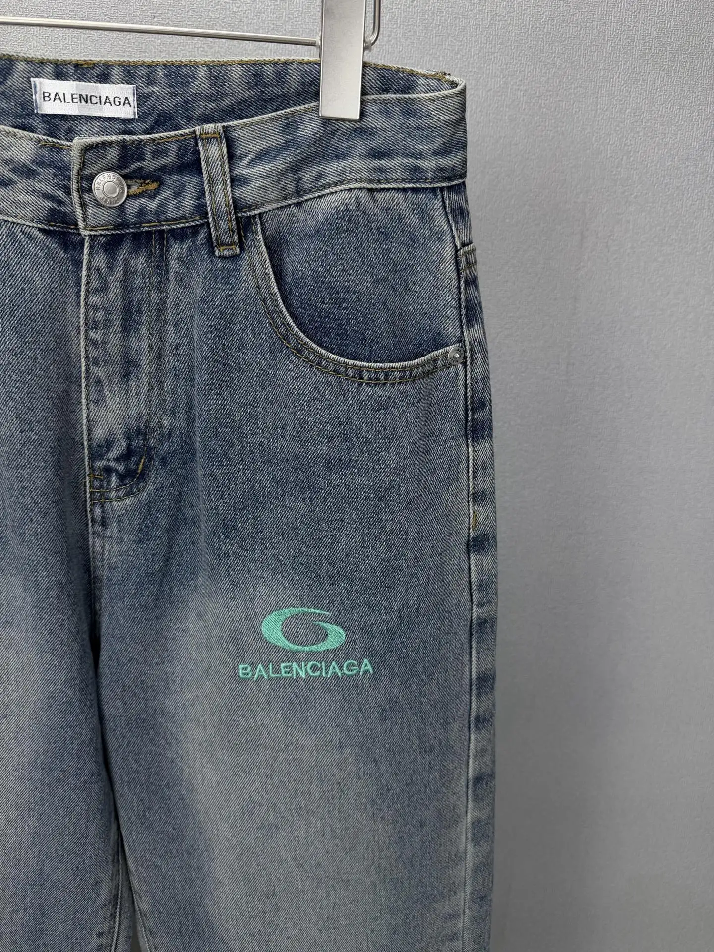 Logo-Print Wide-Leg Washed Jeans D18021879 — view 4