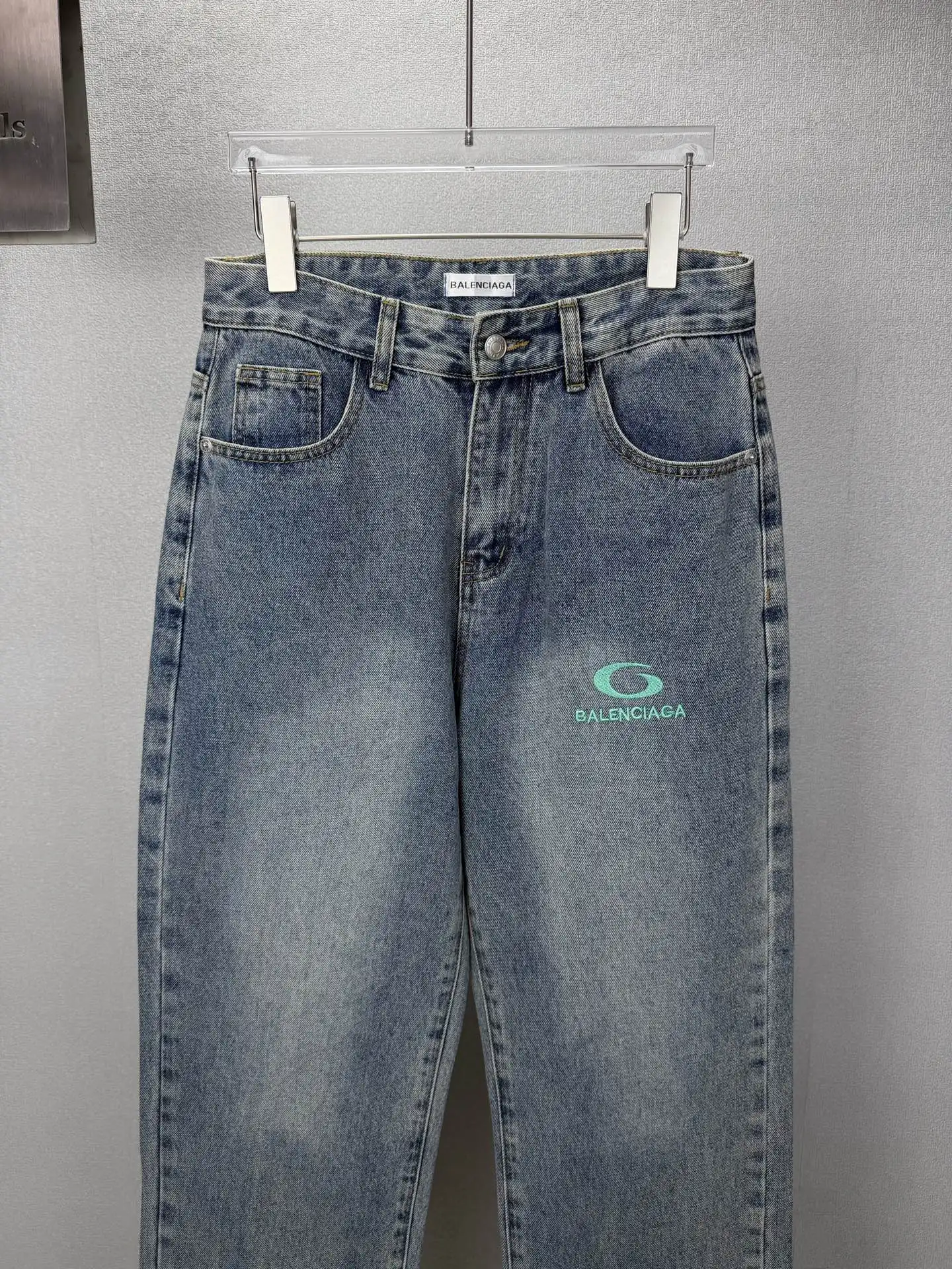 Logo-Print Wide-Leg Washed Jeans D18021879 — view 5