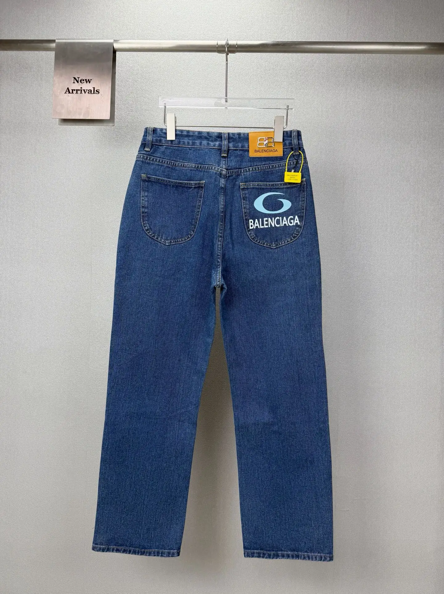 Logo Print Straight-Leg Jeans D18021880 — view 2