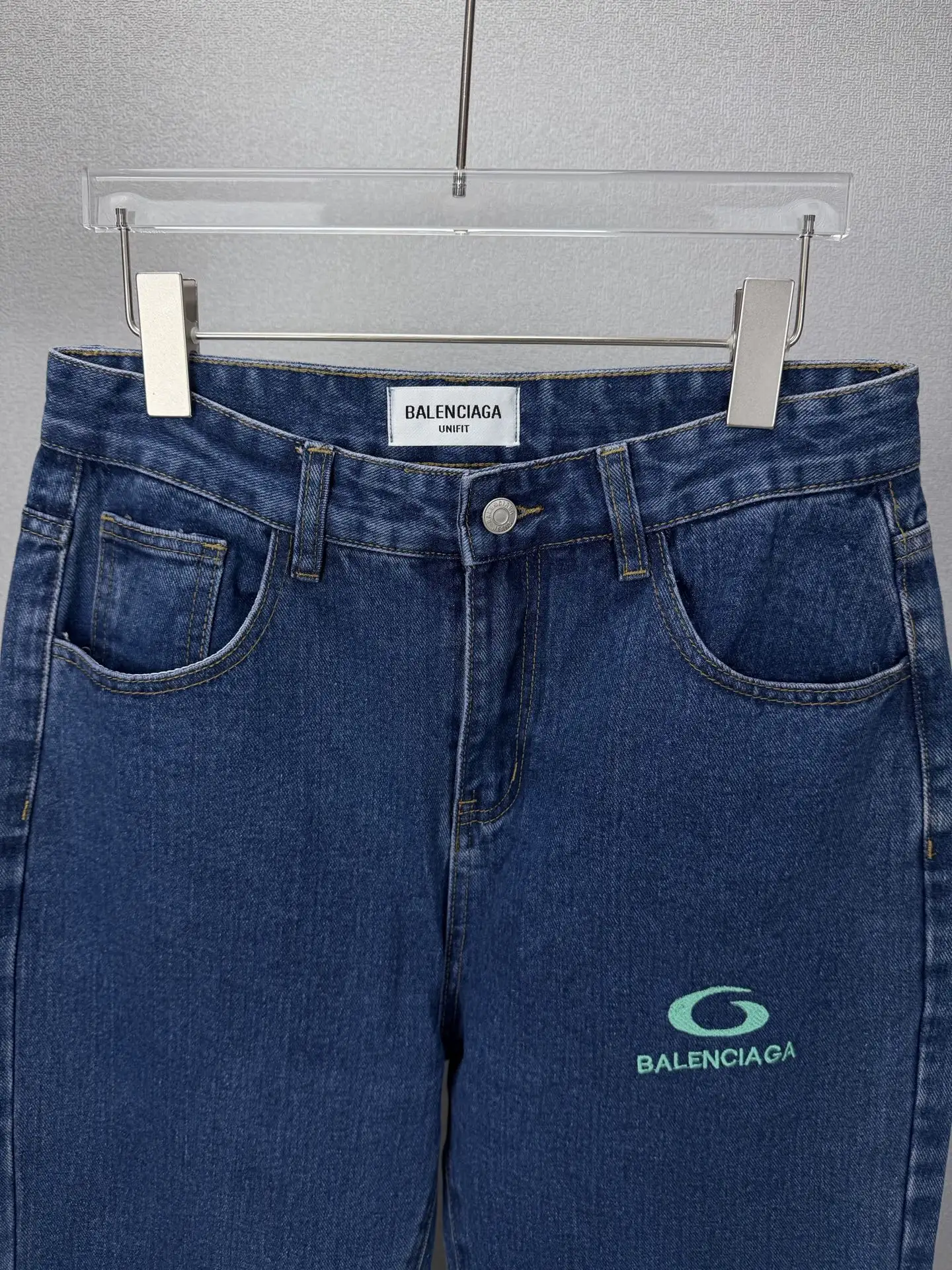 Logo Print Straight-Leg Jeans D18021880 — view 3