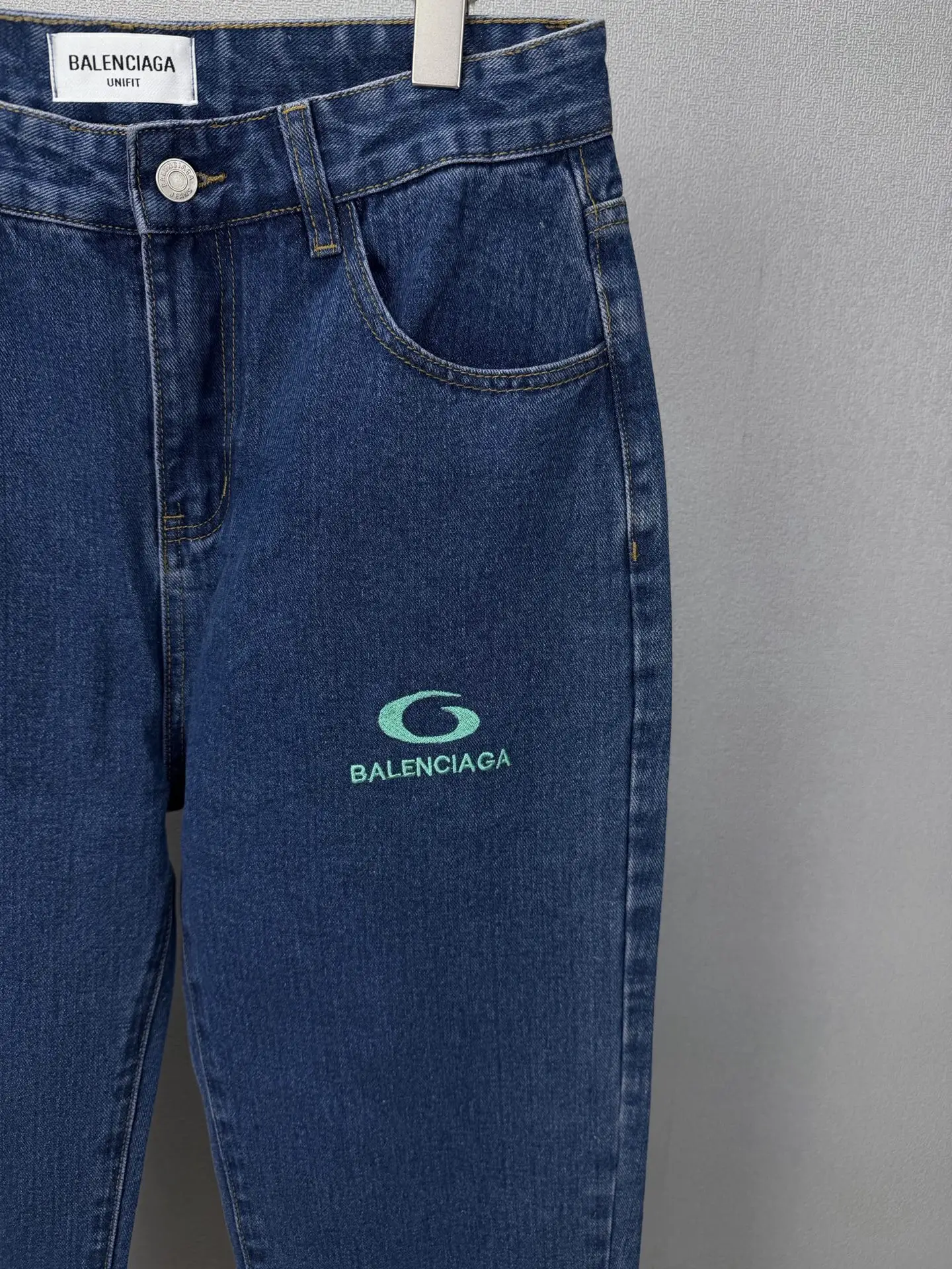 Logo Print Straight-Leg Jeans D18021880 — view 4