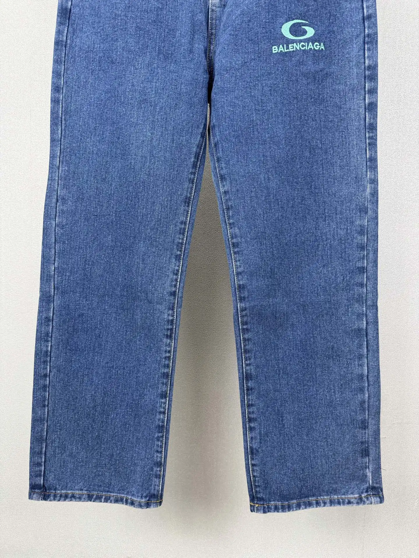 Logo Print Straight-Leg Jeans D18021880 — view 7