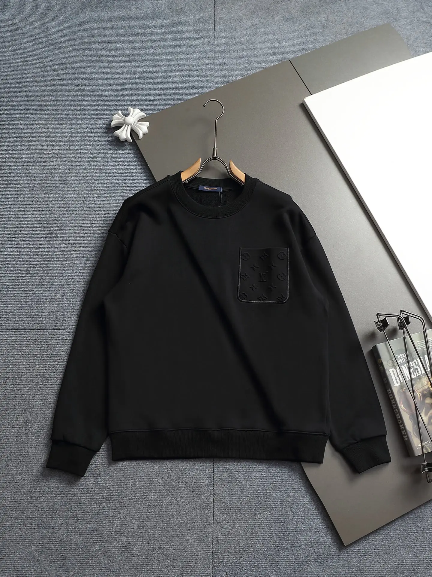 Embossed Monogram Pocket Sweatshirt D18021944