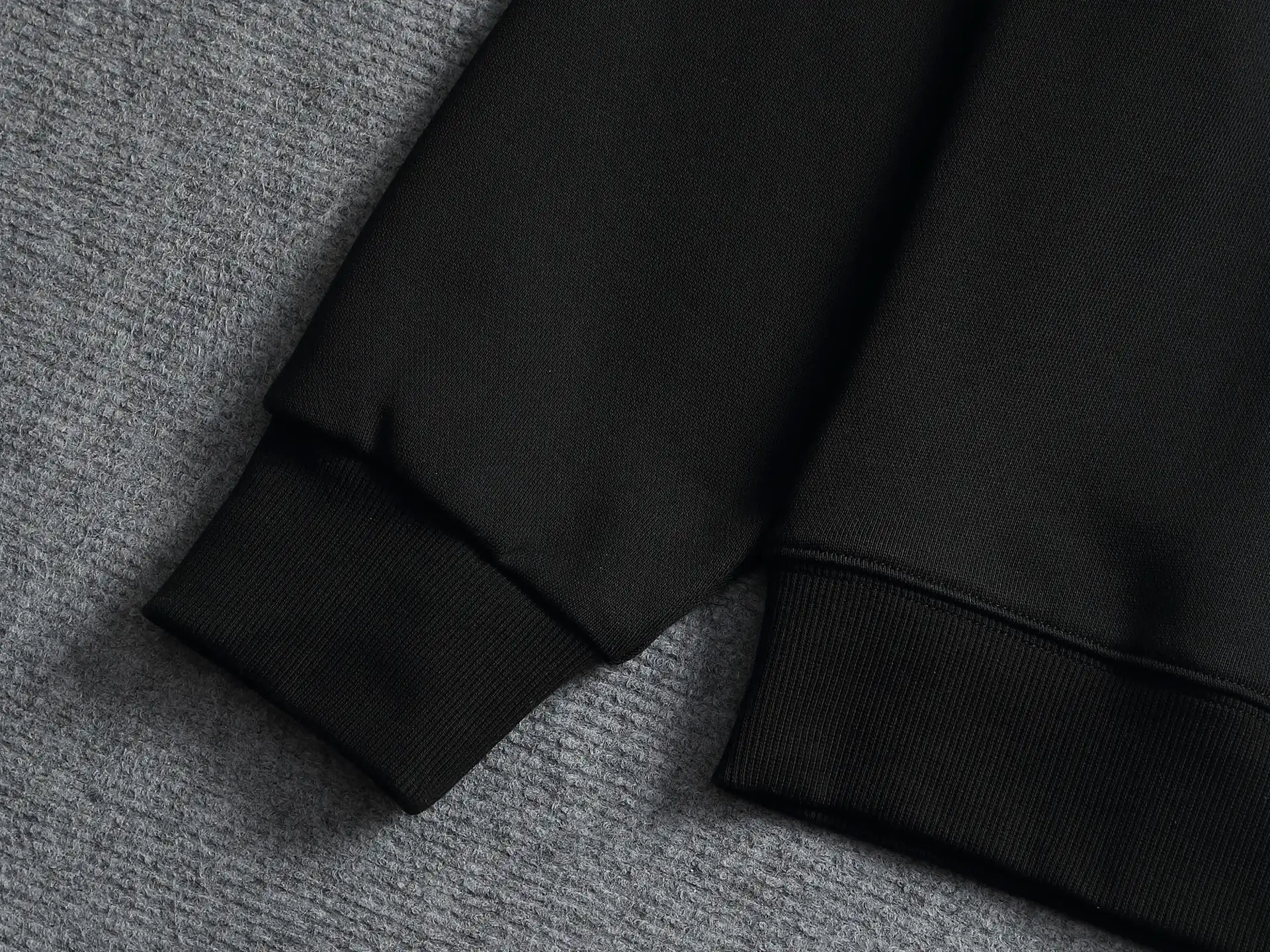 Embossed Monogram Pocket Sweatshirt D18021944 — view 3