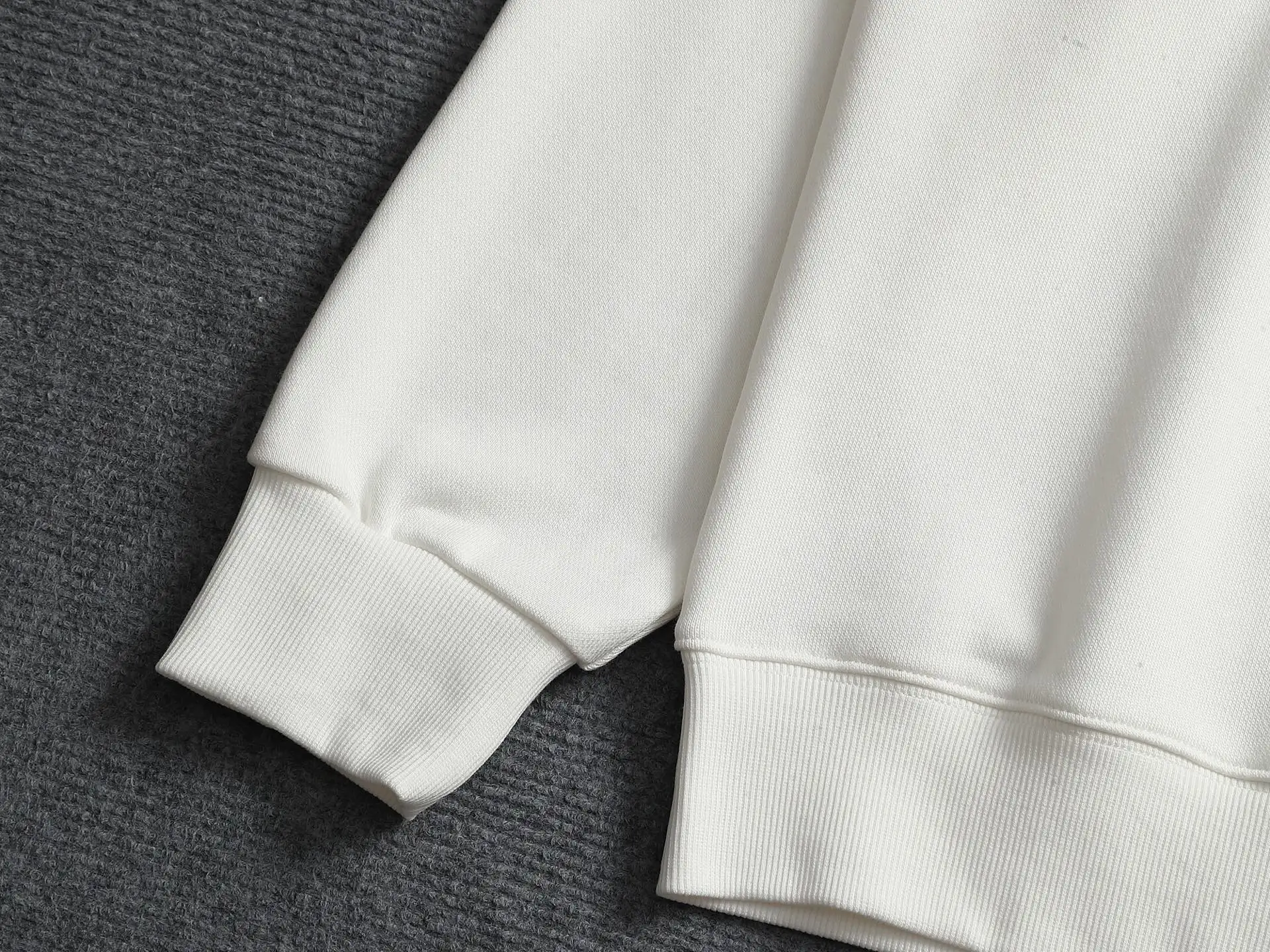 Embossed Monogram Pocket Sweatshirt D18021942 — view 3