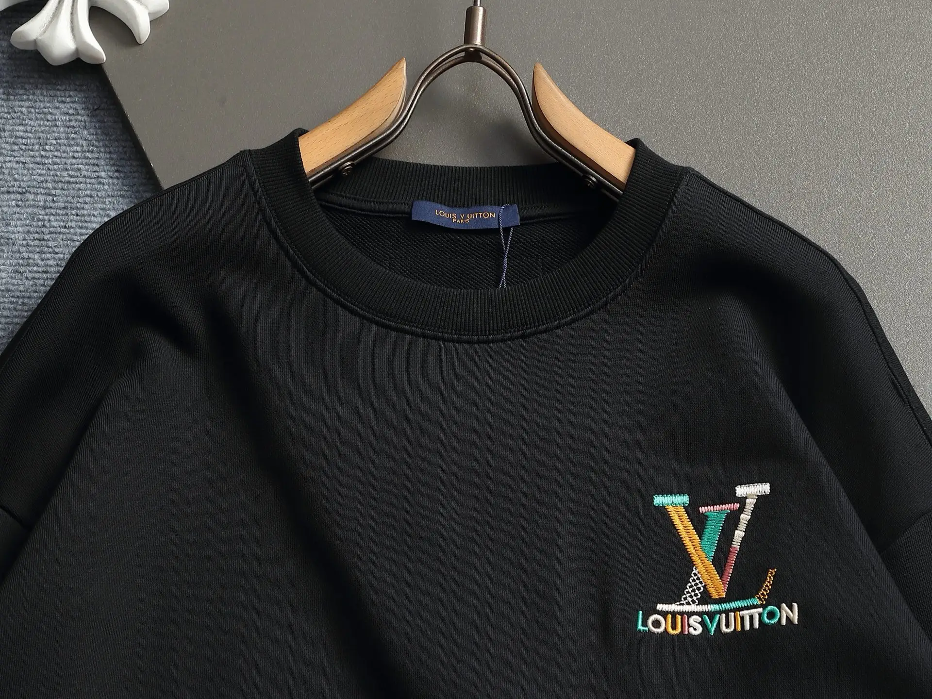Logo Embroidered Crew-Neck Sweatshirt D18021956 — view 2