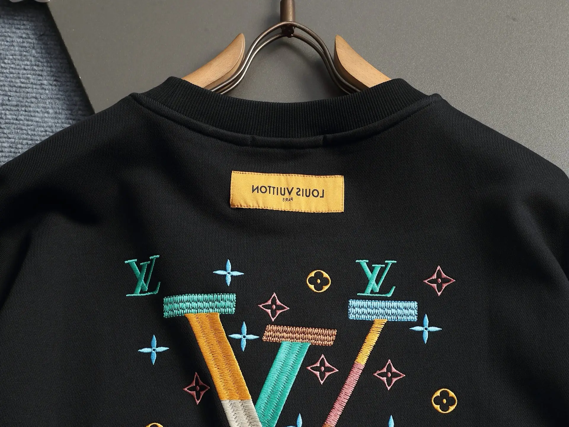 Logo Embroidered Crew-Neck Sweatshirt D18021956 — view 11