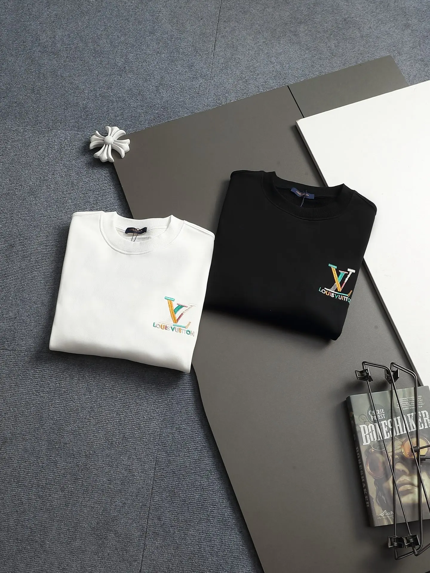 Logo Embroidered Crew-Neck Sweatshirt D18021956 — view 13