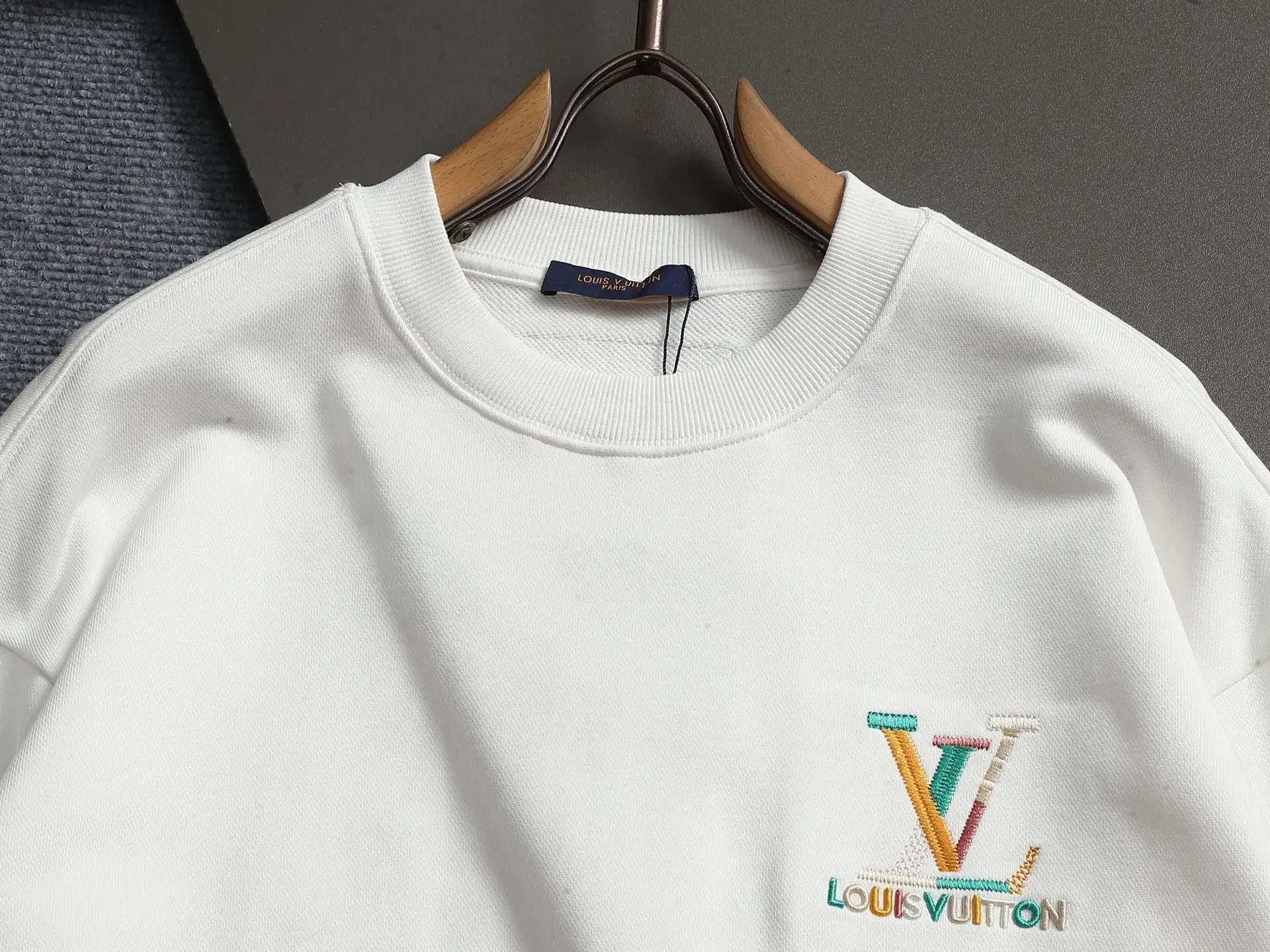 Logo Embroidered Crew-Neck Sweatshirt D18021955 — view 2