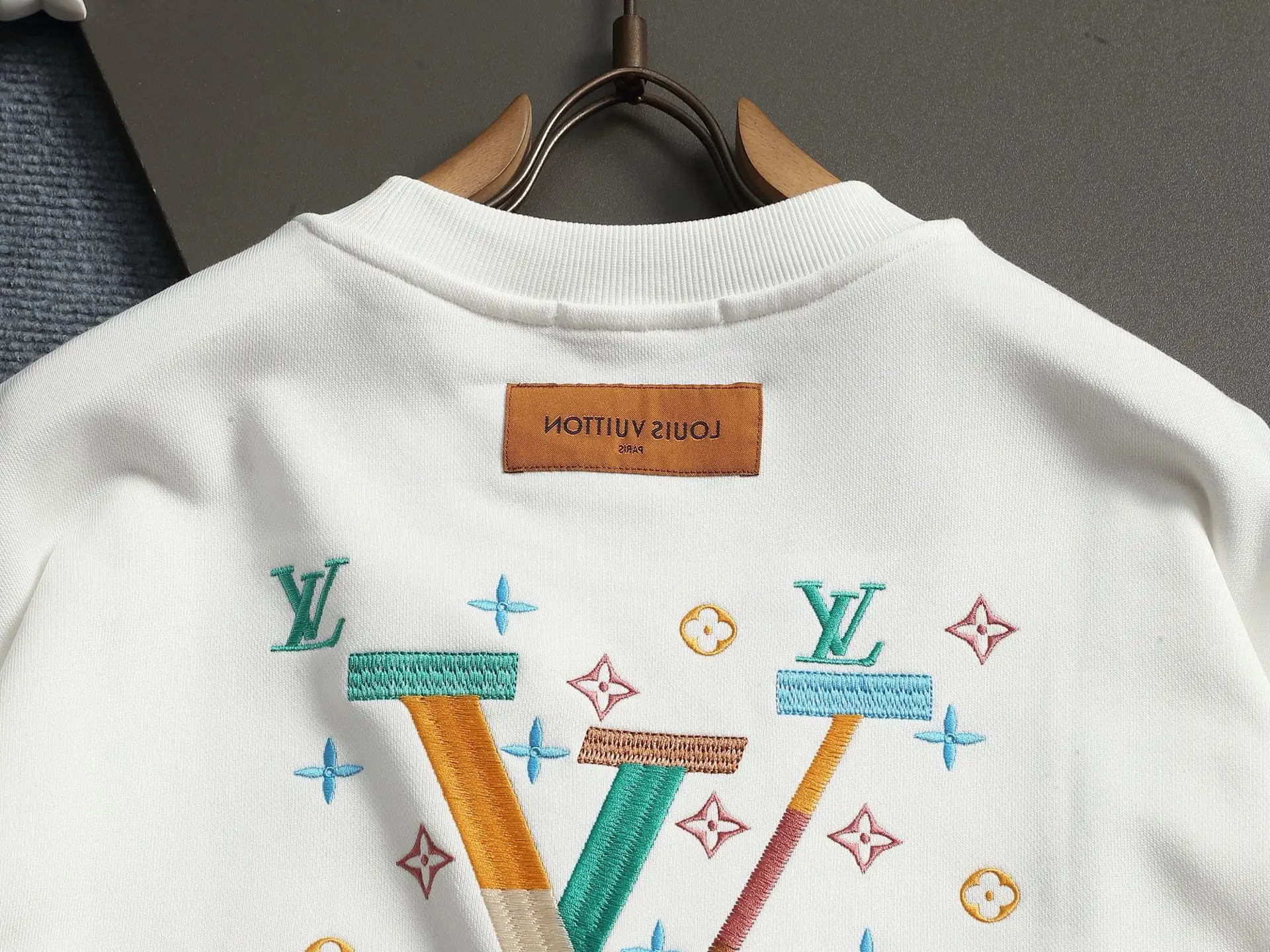 Logo Embroidered Crew-Neck Sweatshirt D18021955 — view 11