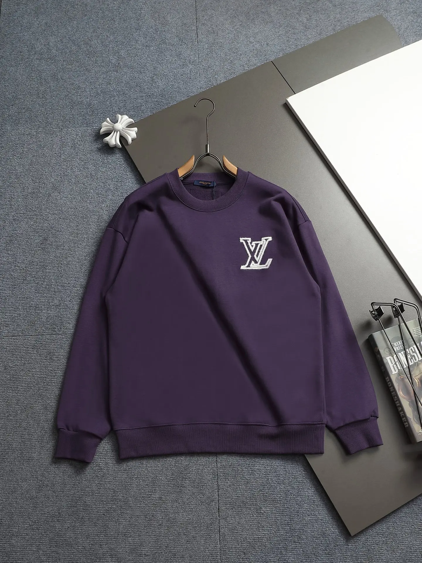 Logo Embroidered Crew-Neck Sweatshirt D18021940