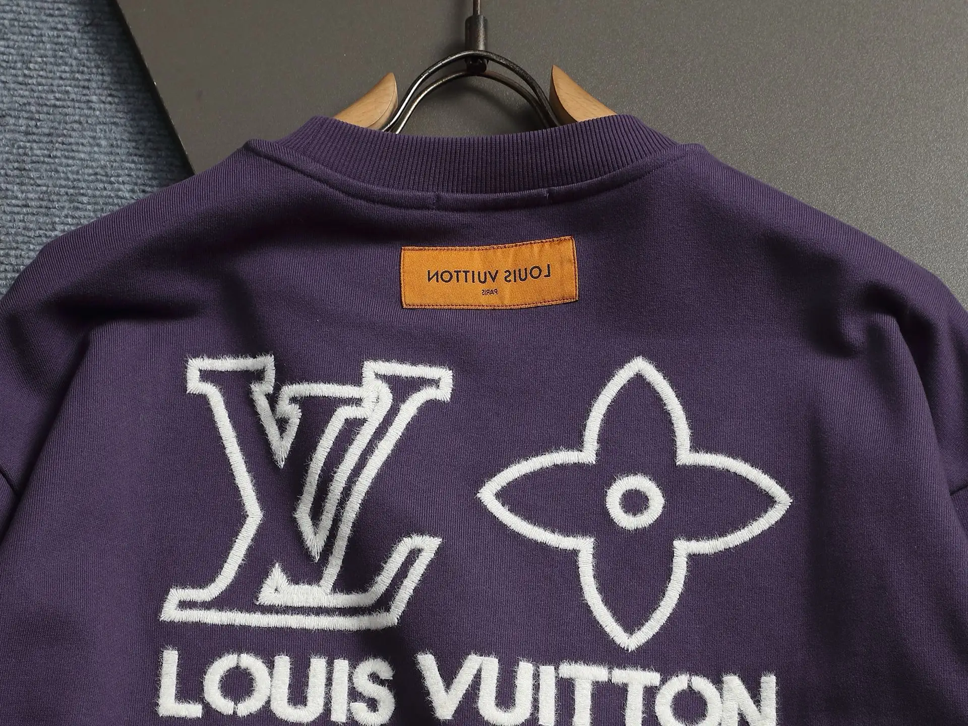 Logo Embroidered Crew-Neck Sweatshirt D18021940 — view 10