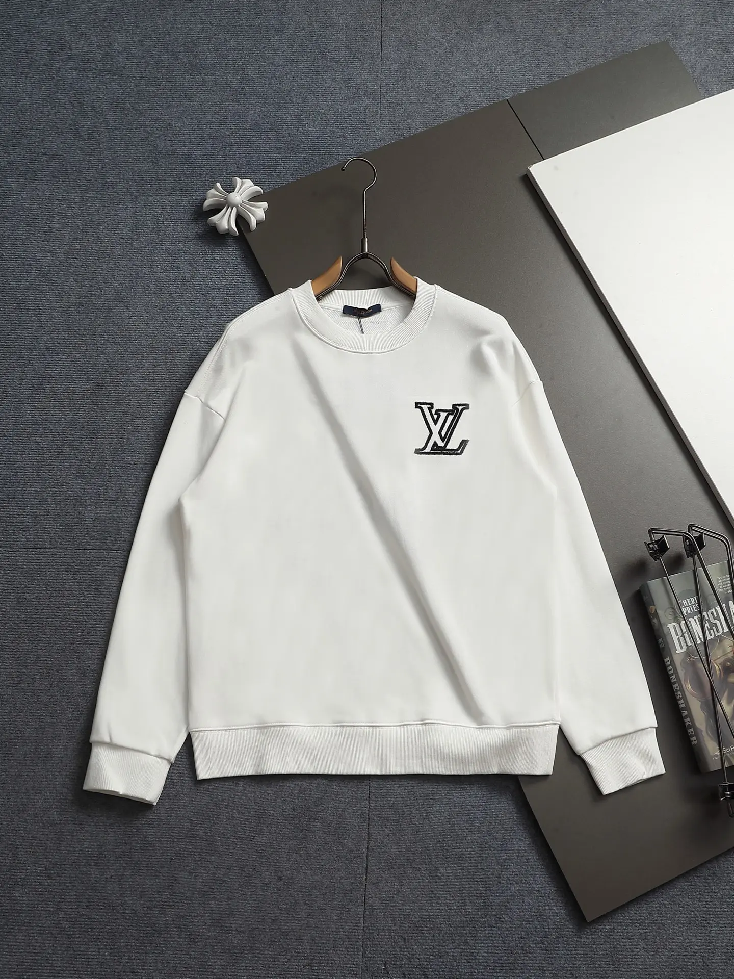 LV Logo Embroidered Crew-Neck Sweatshirt D18021939