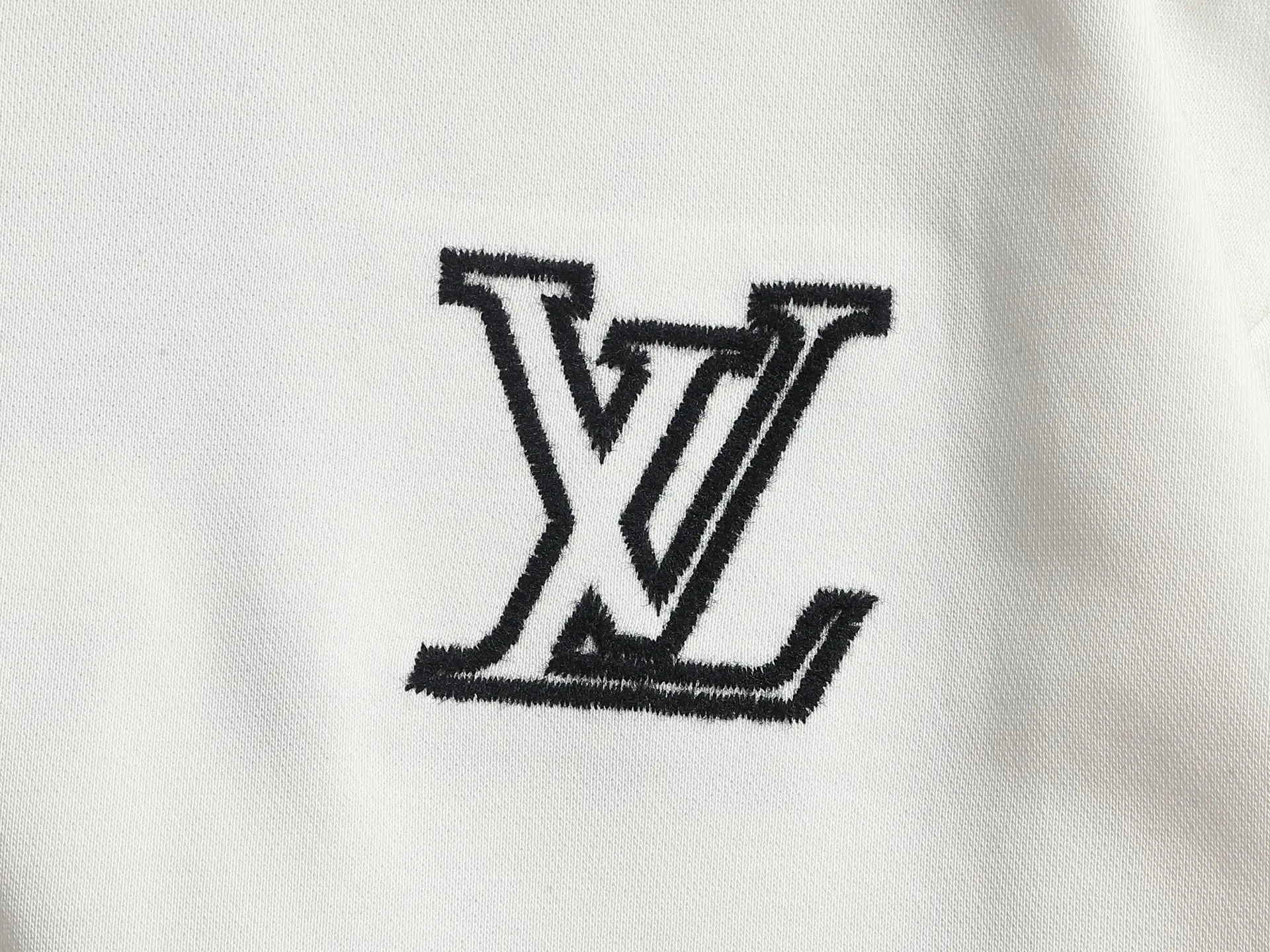 LV Logo Embroidered Crew-Neck Sweatshirt D18021939 — view 4