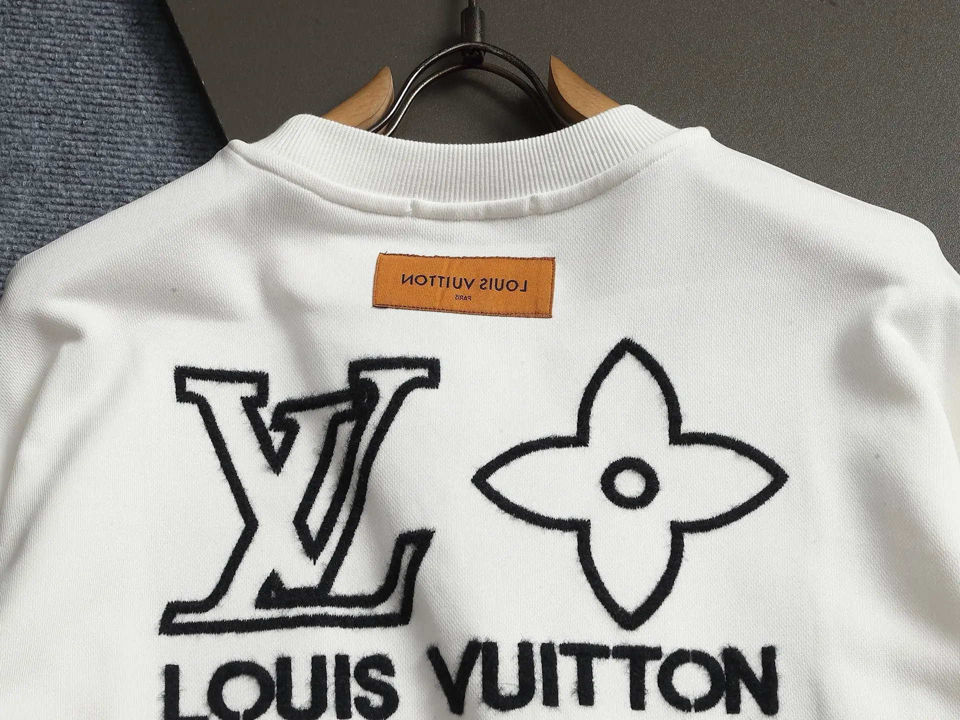 LV Logo Embroidered Crew-Neck Sweatshirt D18021939 — view 10