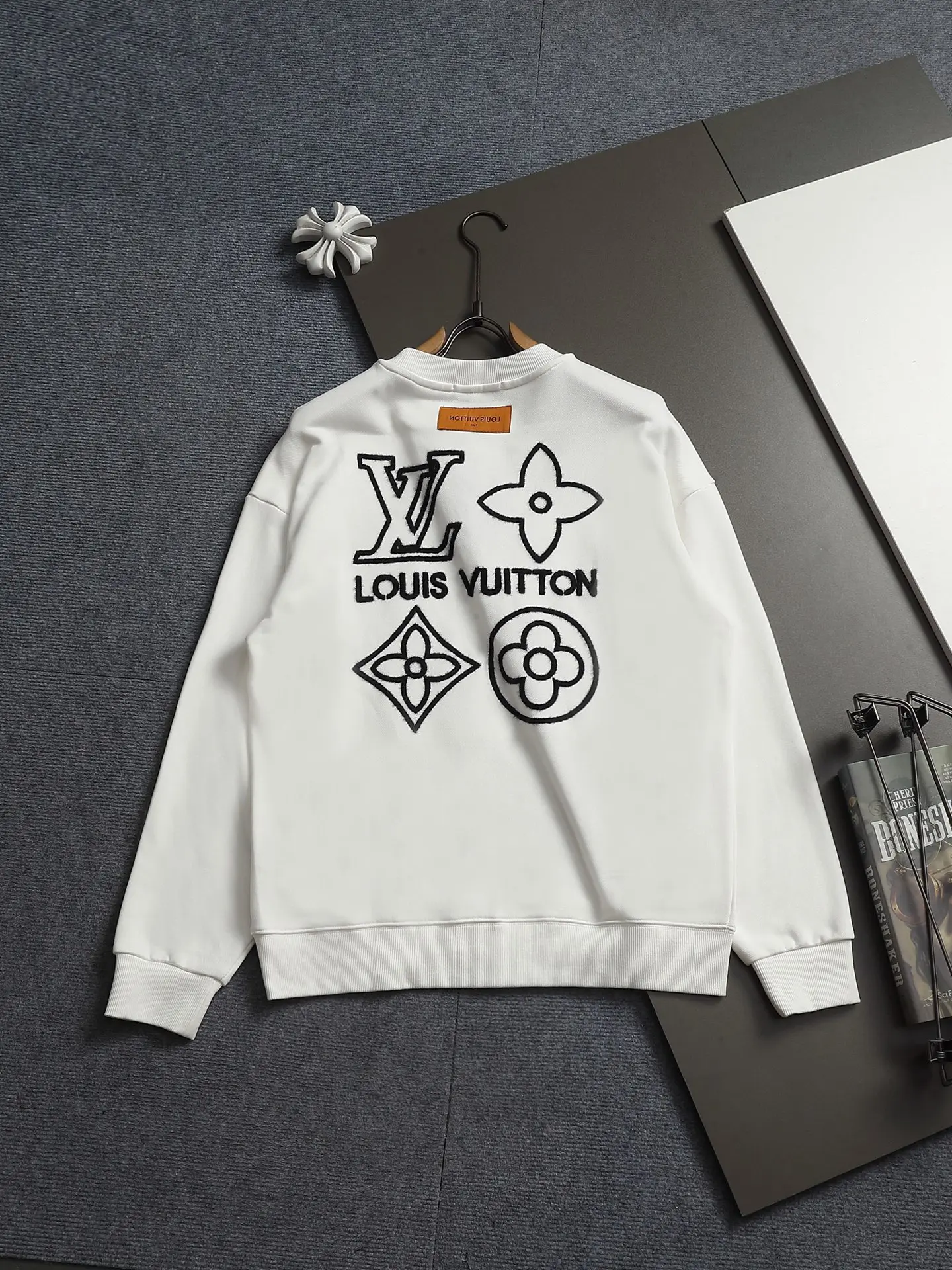 LV Logo Embroidered Crew-Neck Sweatshirt D18021939 — view 11