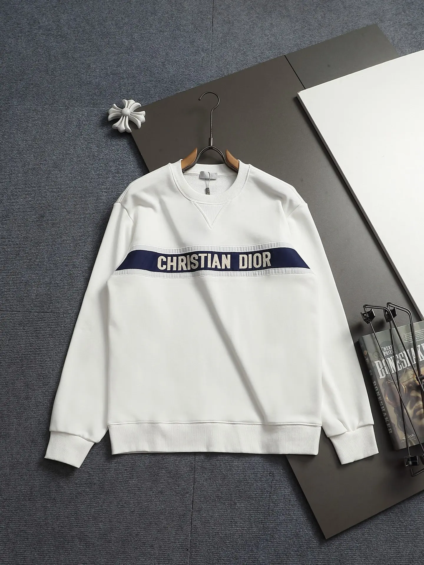Logo Embroidery Crew-Neck Sweatshirt D18021937