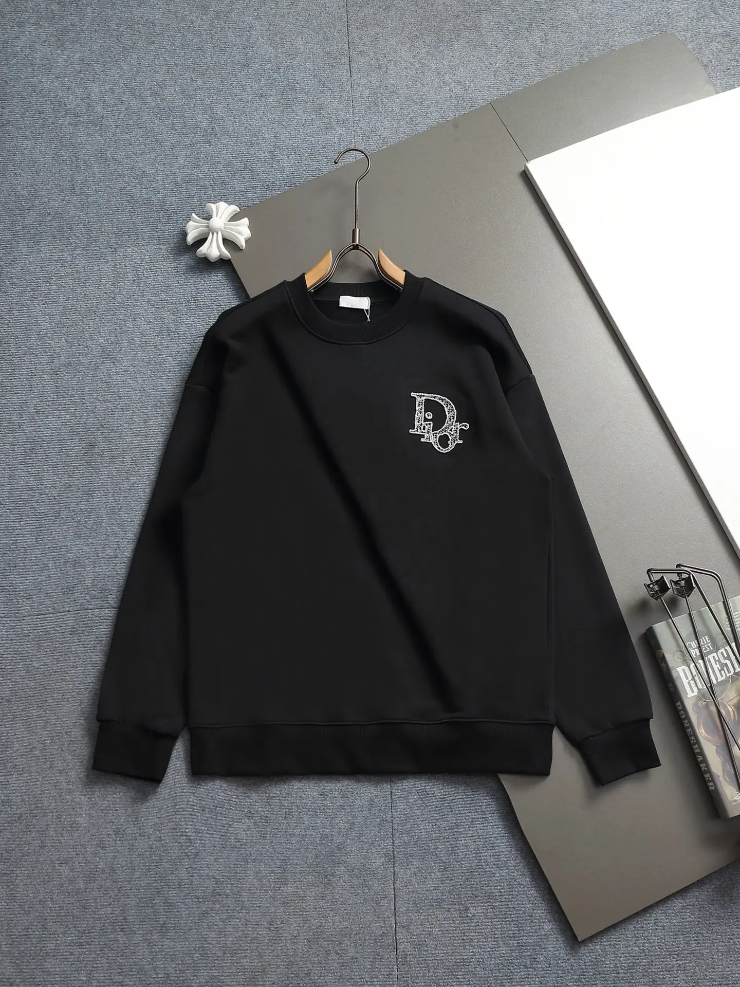 CD Logo Embroidered Crew-Neck Sweatshirt D18021954