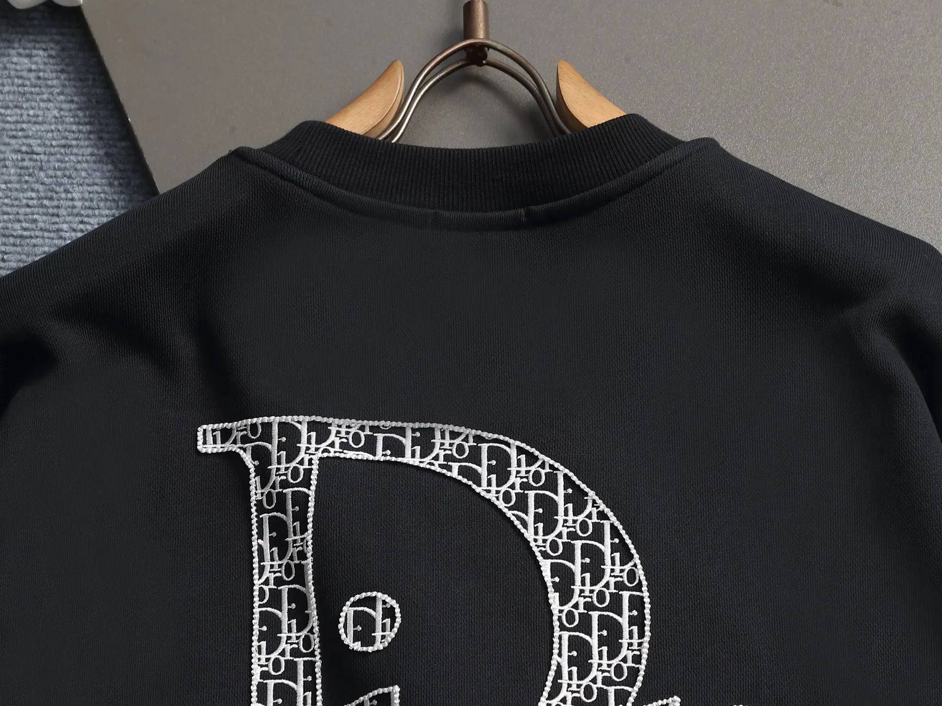CD Logo Embroidered Crew-Neck Sweatshirt D18021954 — view 9