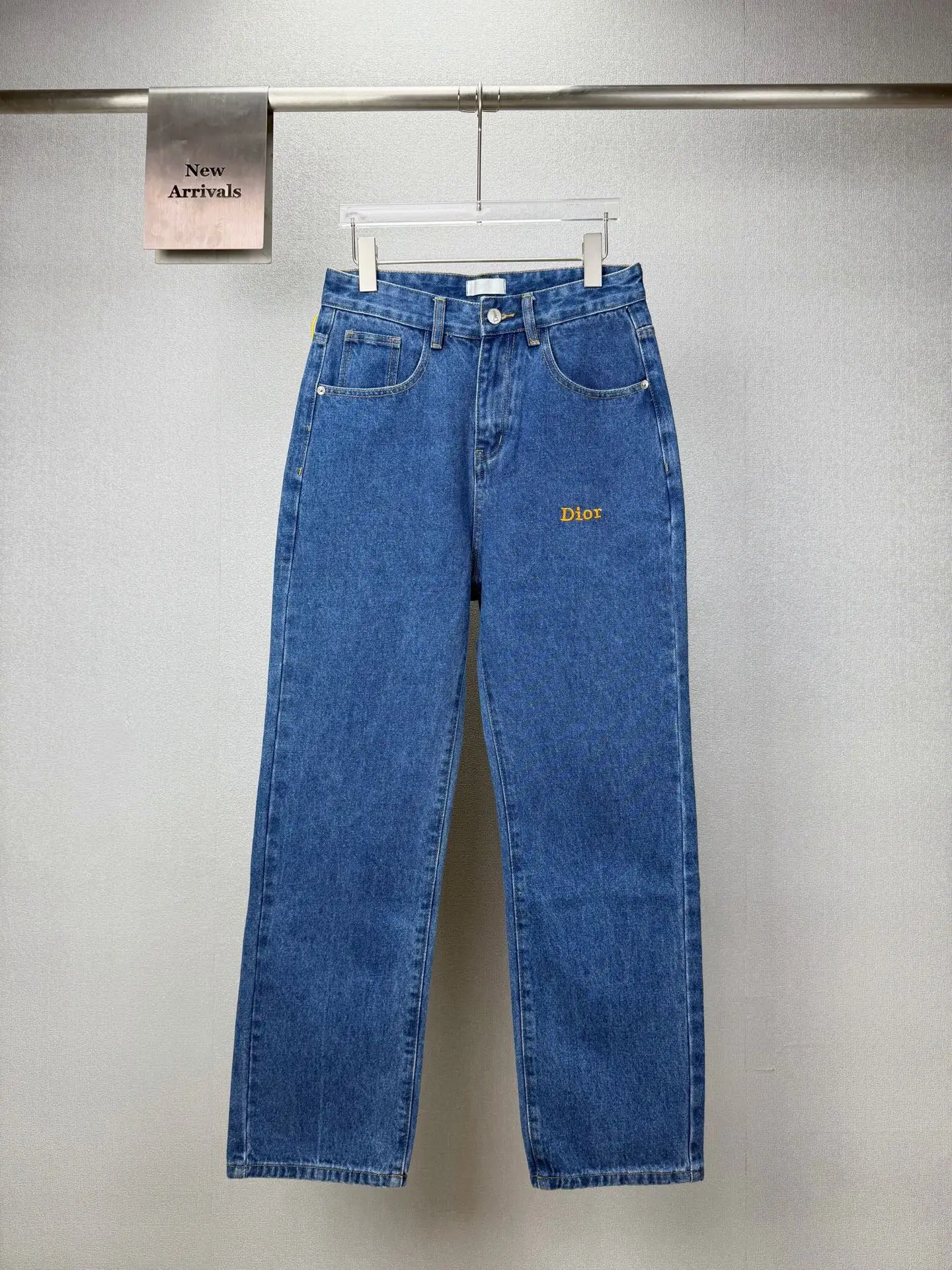 Bee Embroidery Straight-Leg Relaxed Jeans D18021866