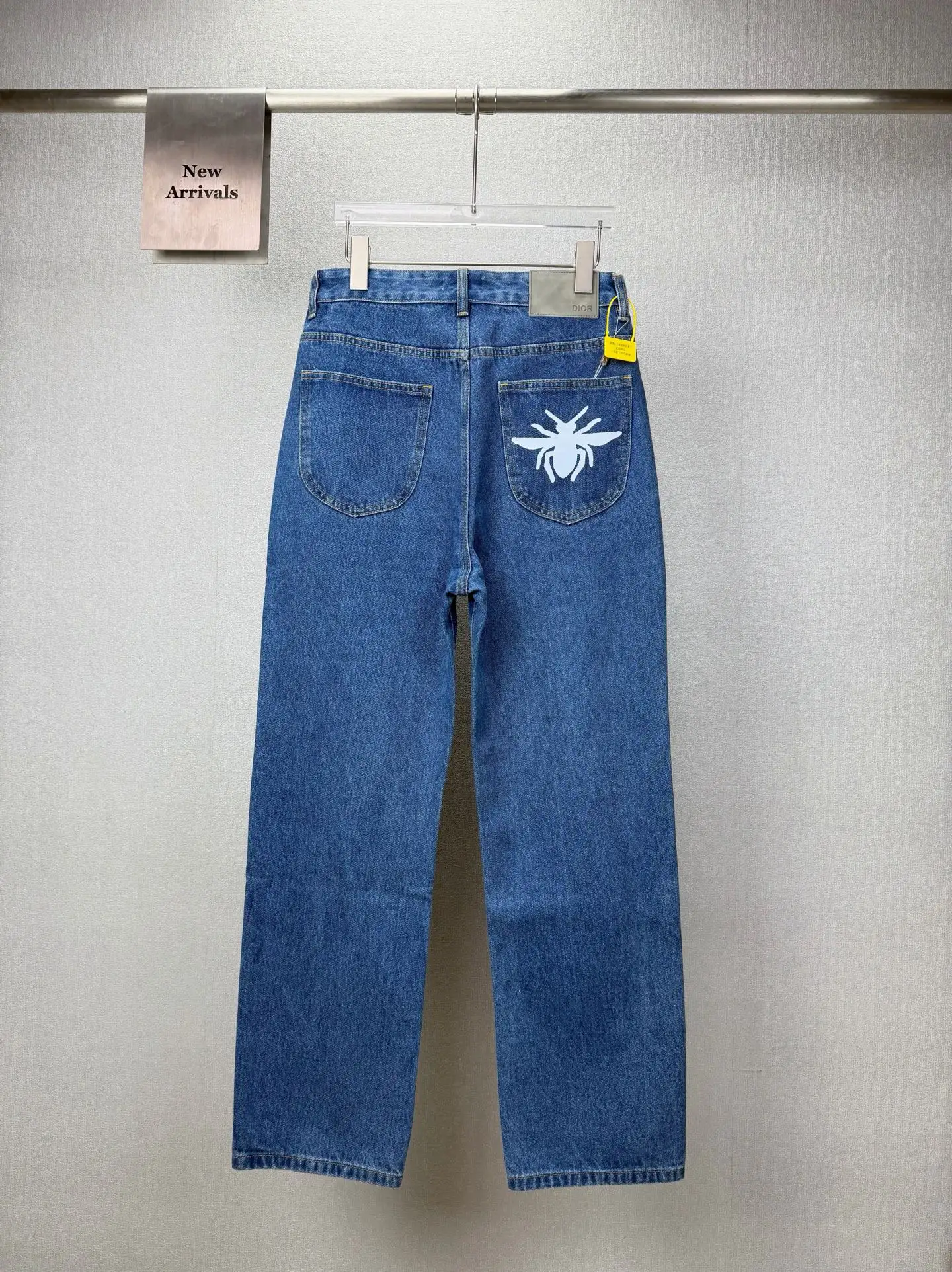 Bee Embroidery Straight-Leg Relaxed Jeans D18021866 — view 2