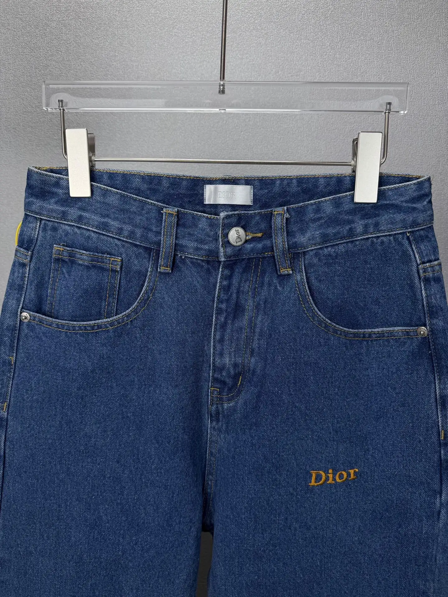 Bee Embroidery Straight-Leg Relaxed Jeans D18021866 — view 3