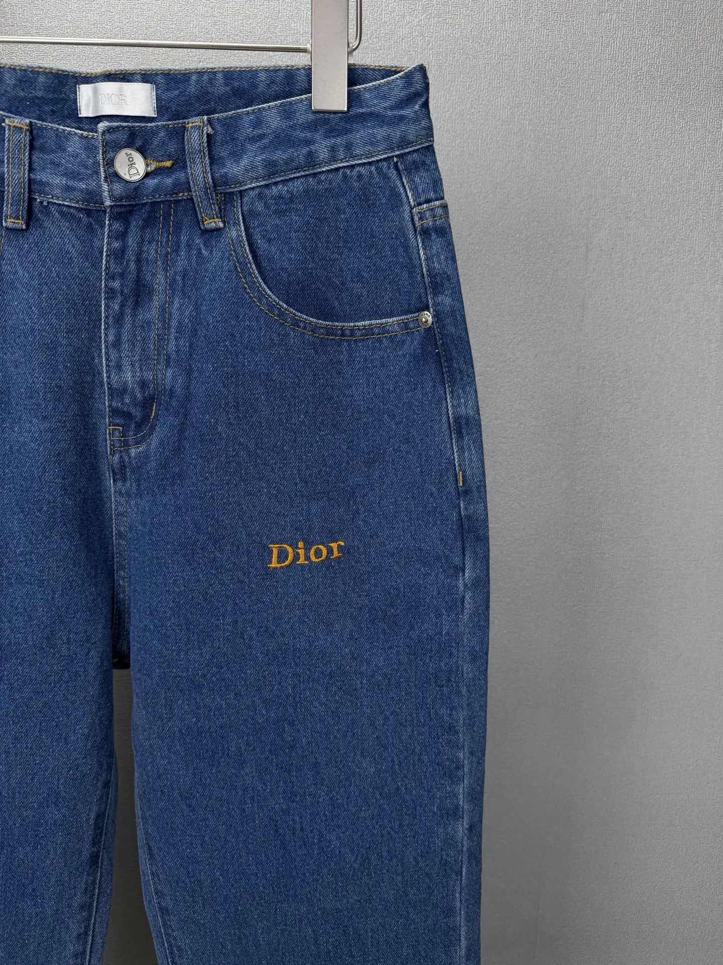 Bee Embroidery Straight-Leg Relaxed Jeans D18021866 — view 4