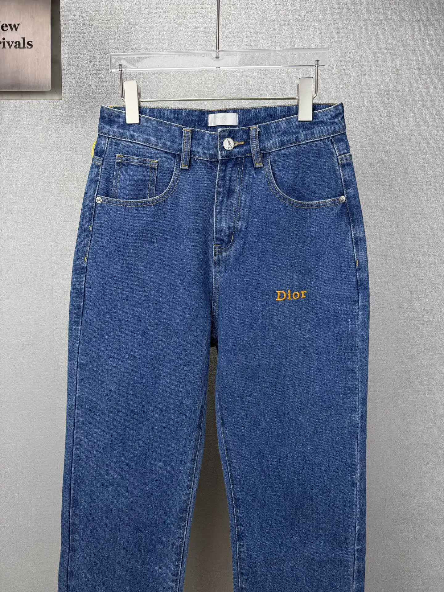 Bee Embroidery Straight-Leg Relaxed Jeans D18021866 — view 5