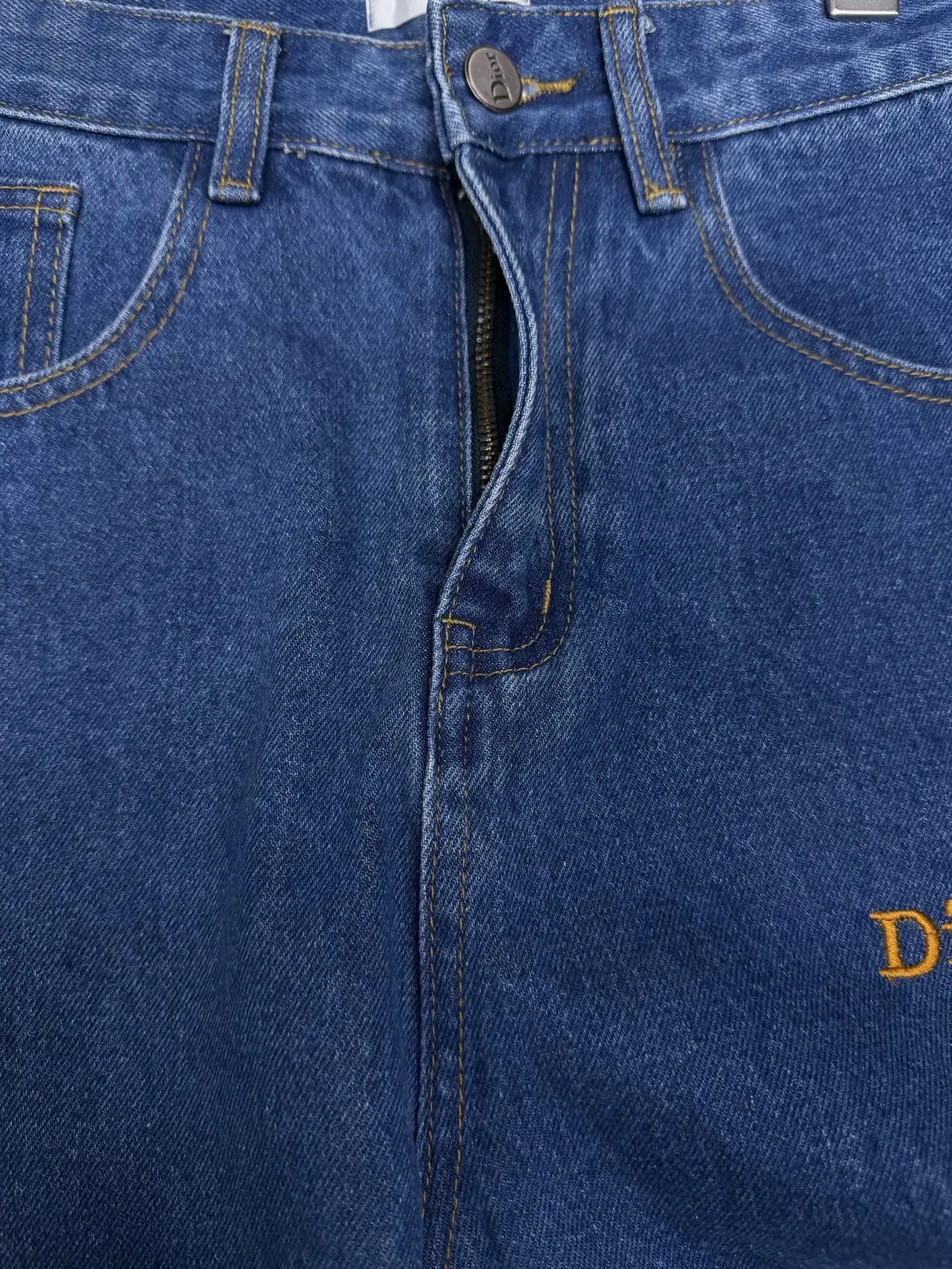 Bee Embroidery Straight-Leg Relaxed Jeans D18021866 — view 6