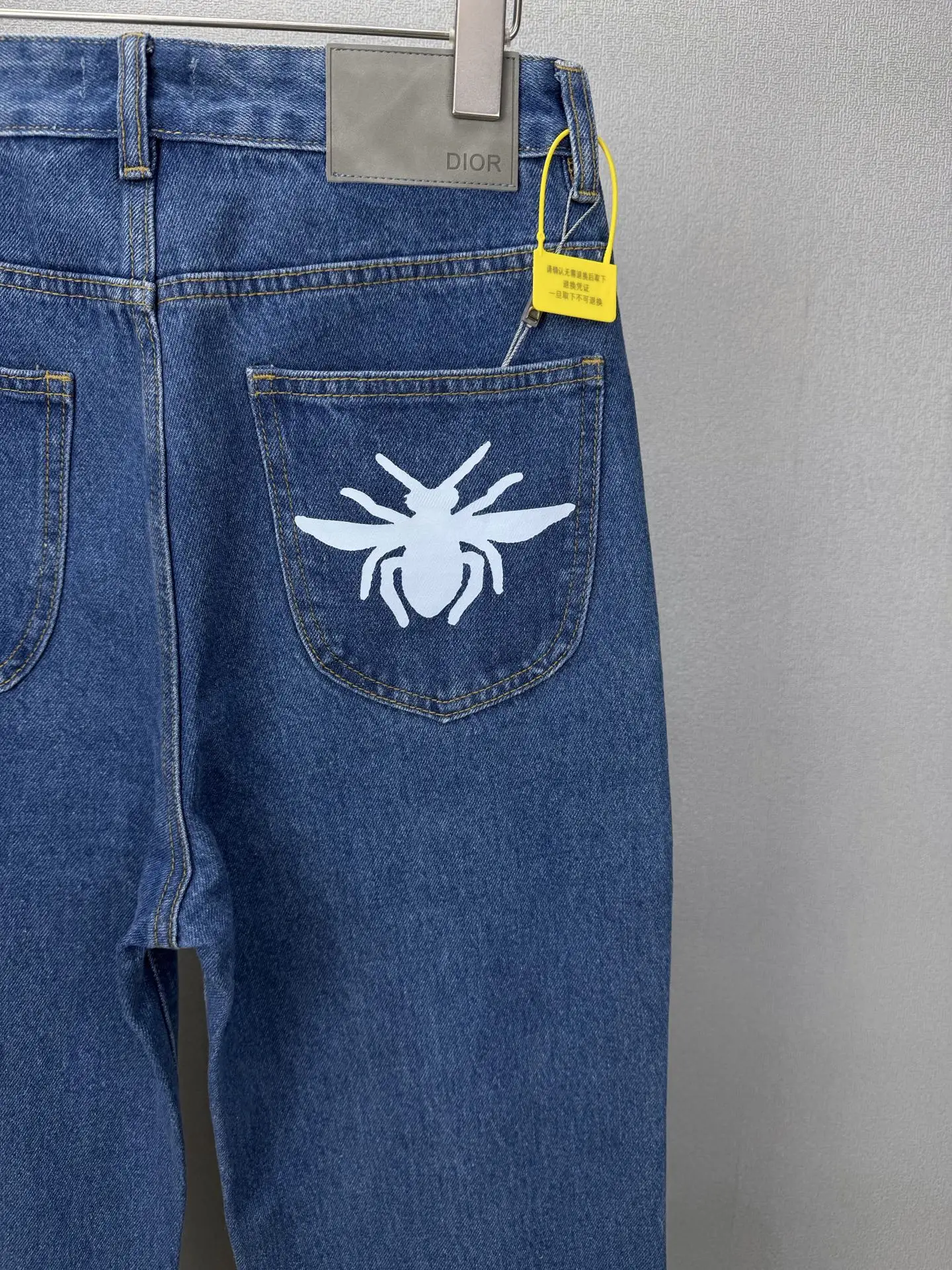 Bee Embroidery Straight-Leg Relaxed Jeans D18021866 — view 7
