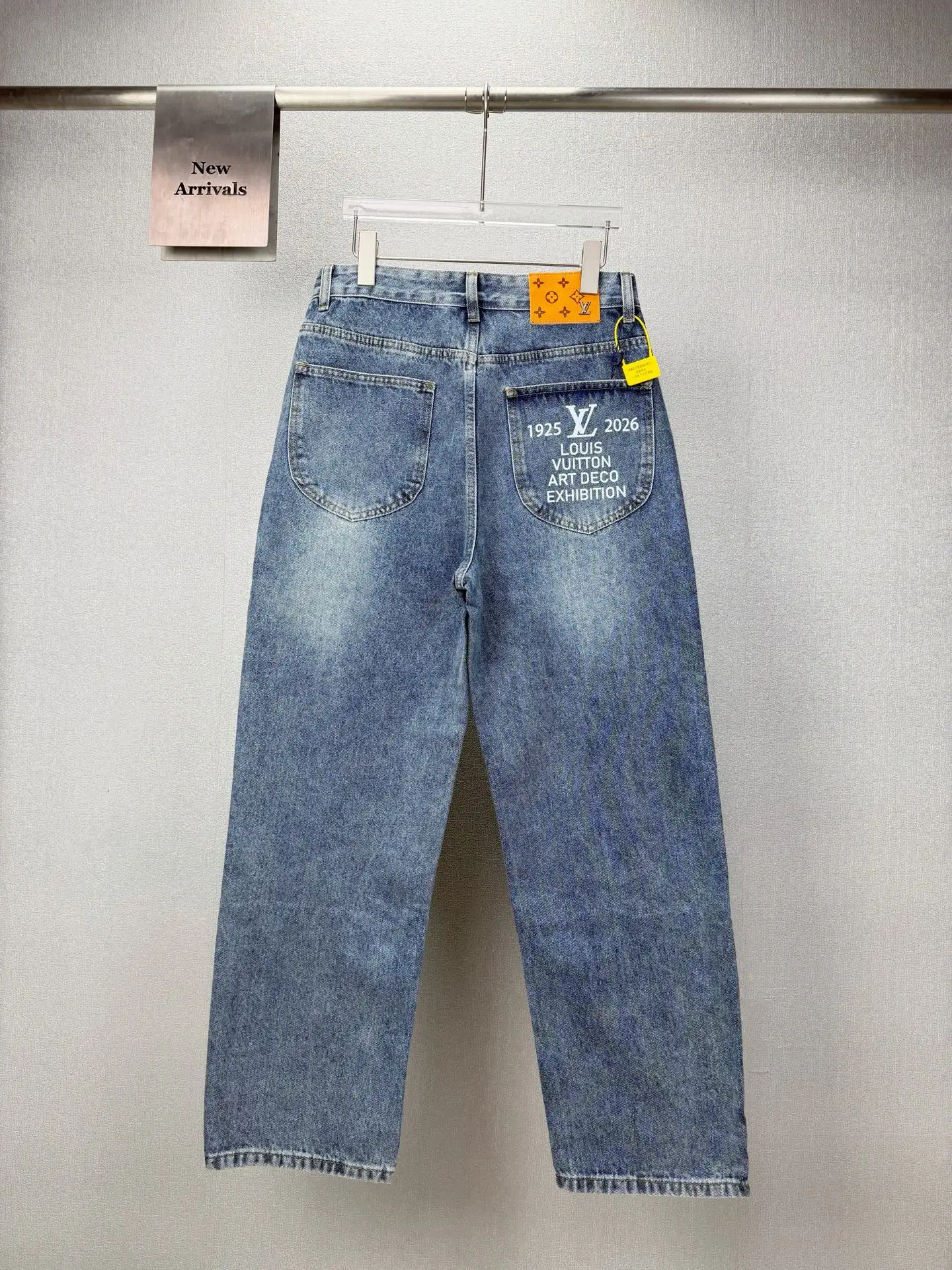 Logo Embroidered Relaxed-Fit Washed Jeans D18021872 — view 2