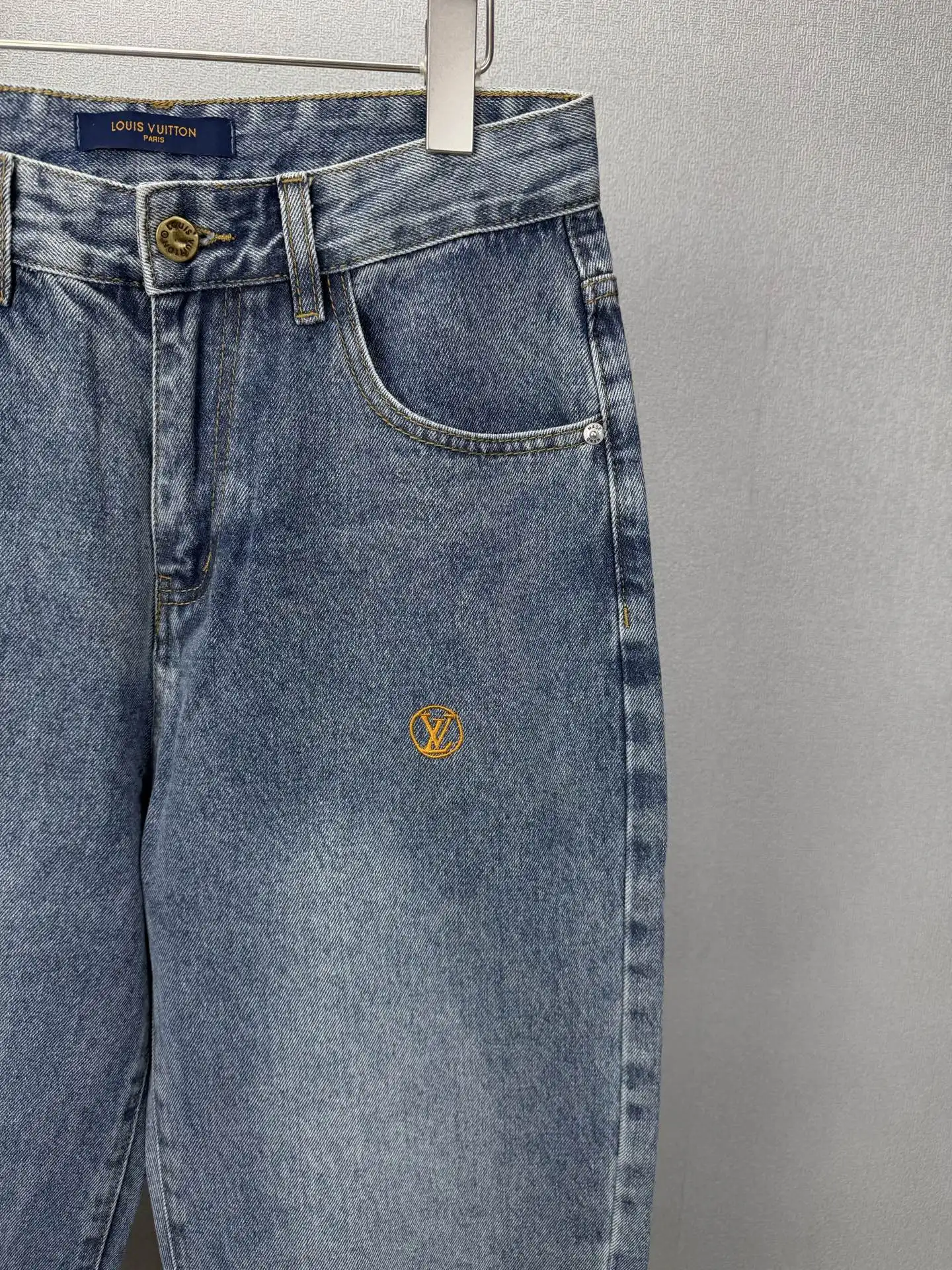 Logo Embroidered Relaxed-Fit Washed Jeans D18021872 — view 4