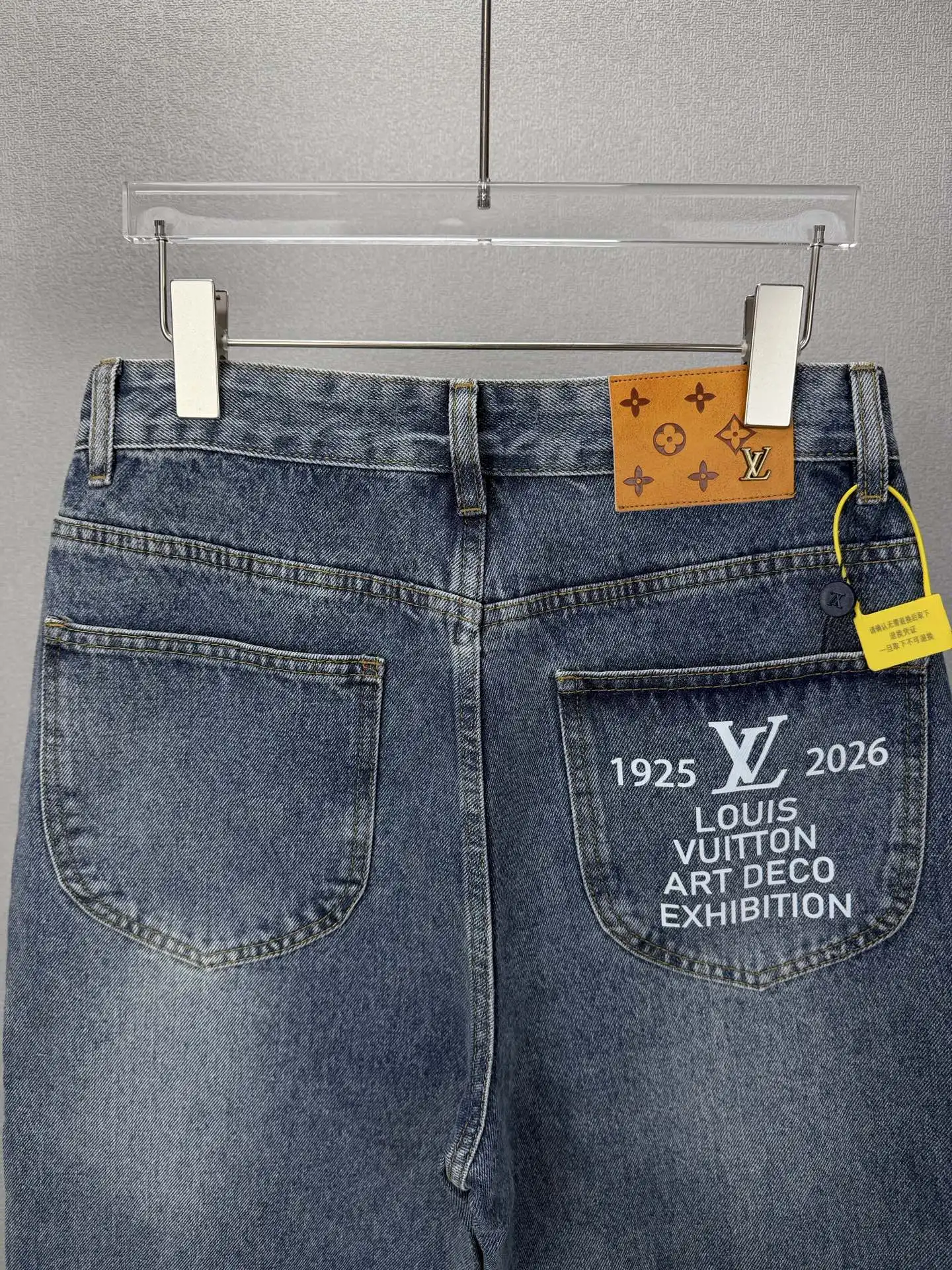 Logo Embroidered Relaxed-Fit Washed Jeans D18021872 — view 9
