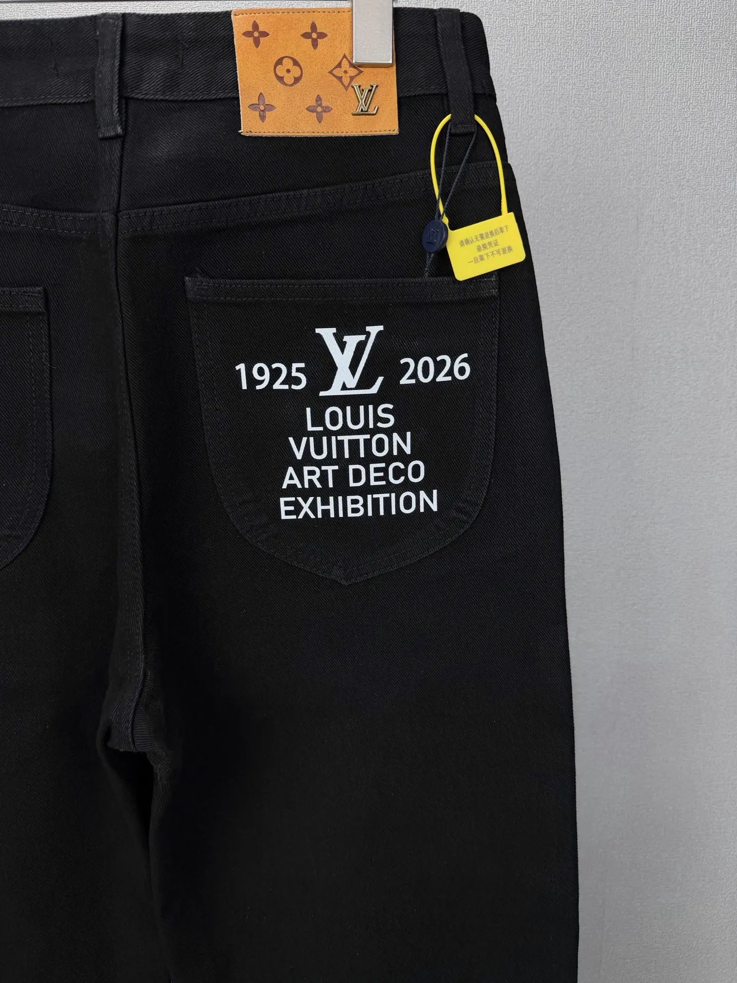 Logo Embroidered Straight-Leg Jeans D18021873 — view 7