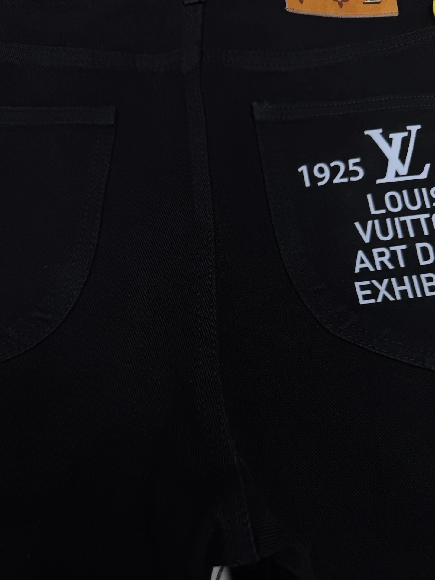 Logo Embroidered Straight-Leg Jeans D18021873 — view 8