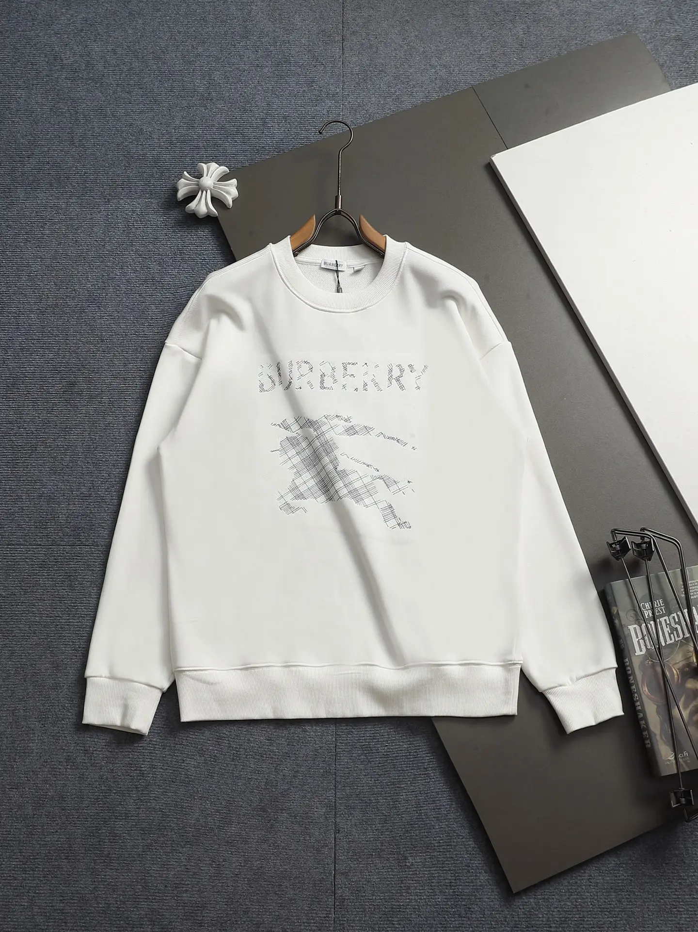 Embroidered Equestrian Knight Logo Sweatshirt D18021951