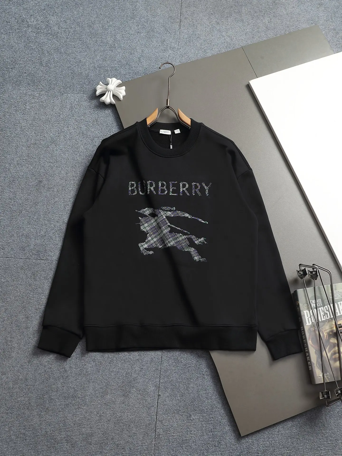 Logo and Equestrian Knight Embroidered Sweatshirt D18021952