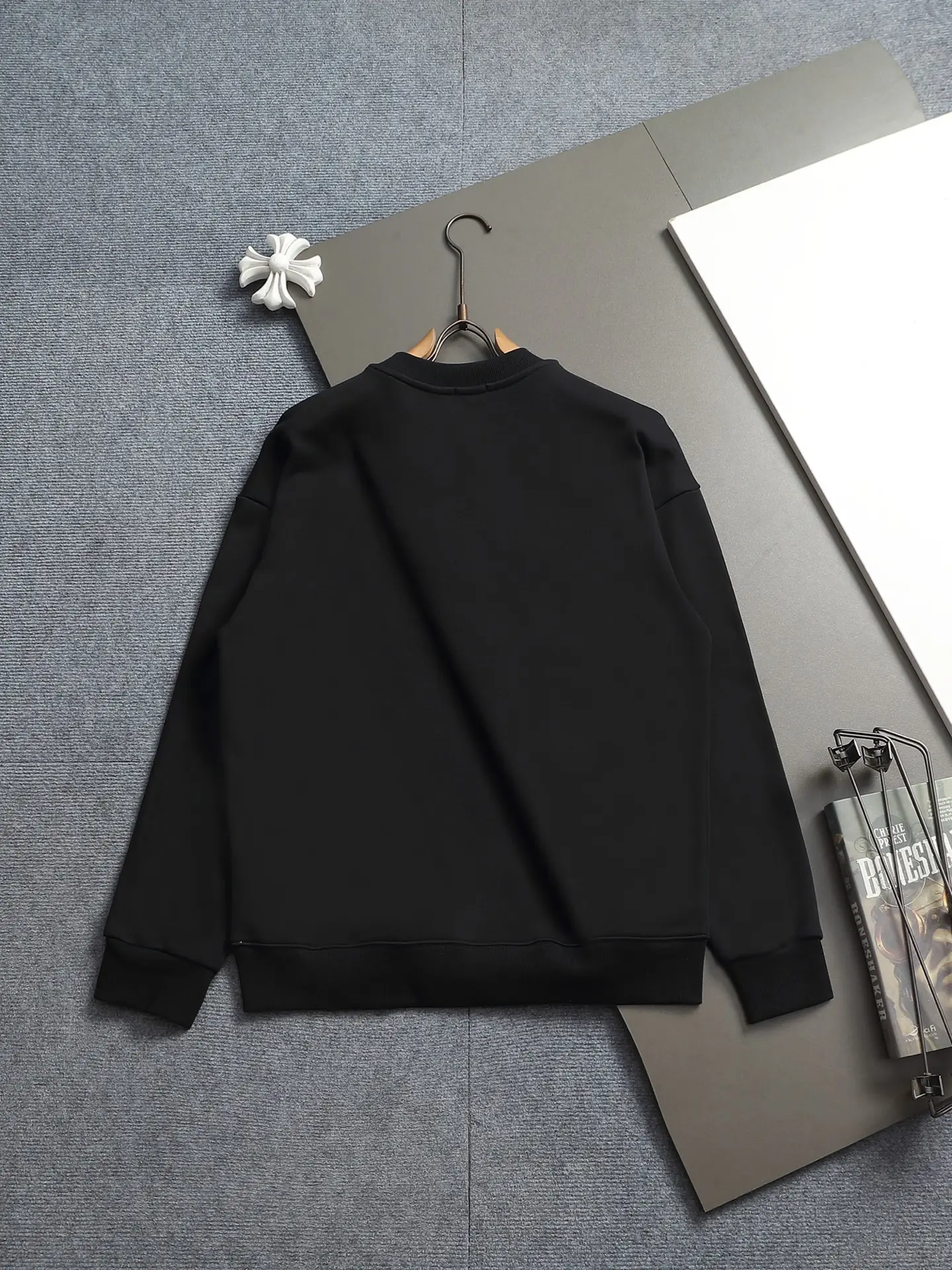 Logo and Equestrian Knight Embroidered Sweatshirt D18021952 — view 10