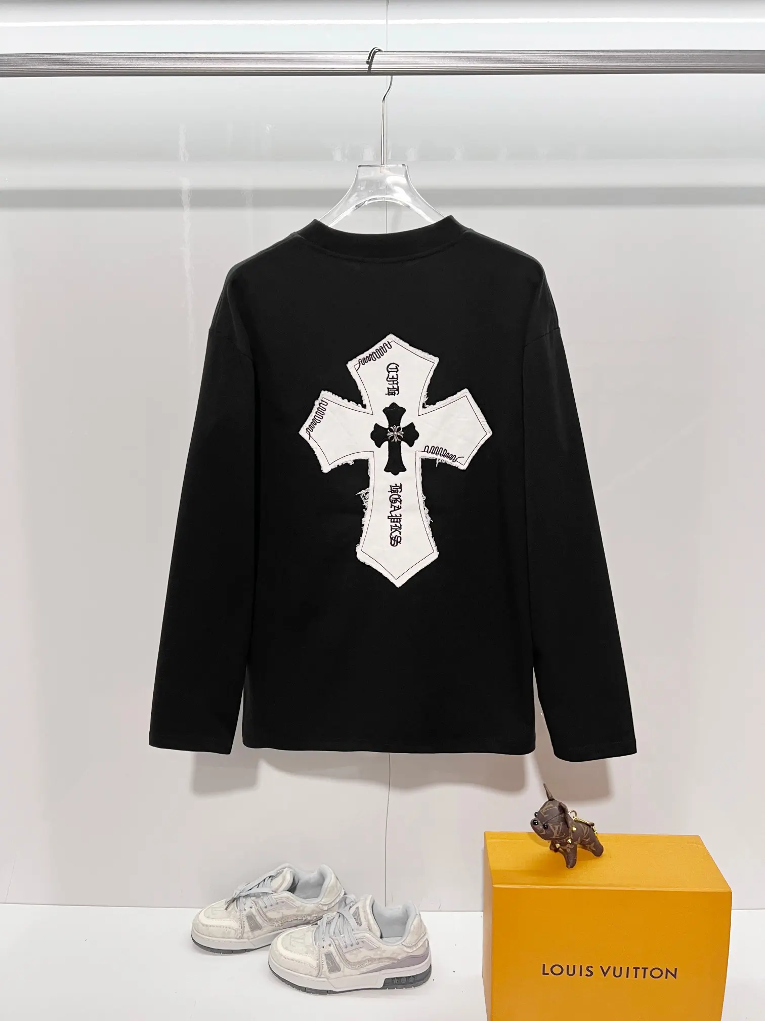 Cross Patch Long-Sleeve Cotton T-Shirt D18022882 — view 2